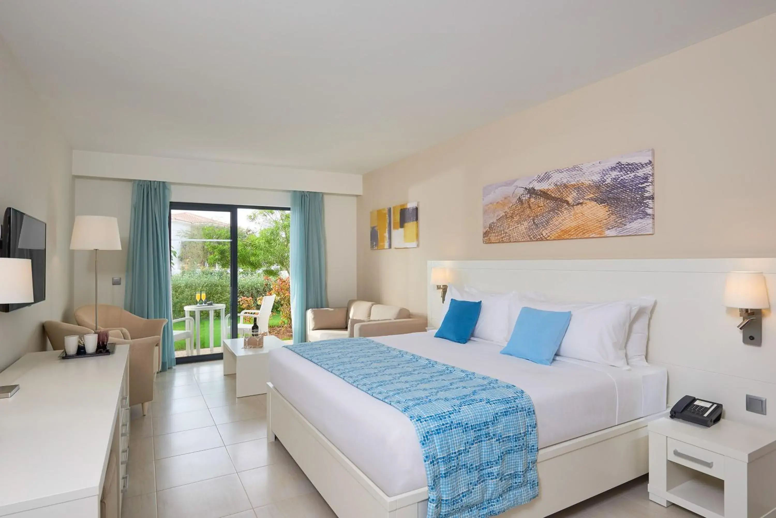 Double Room with Terrace in Meliá Laguna Beach Double Room with Terrace in Meliá Laguna Beach