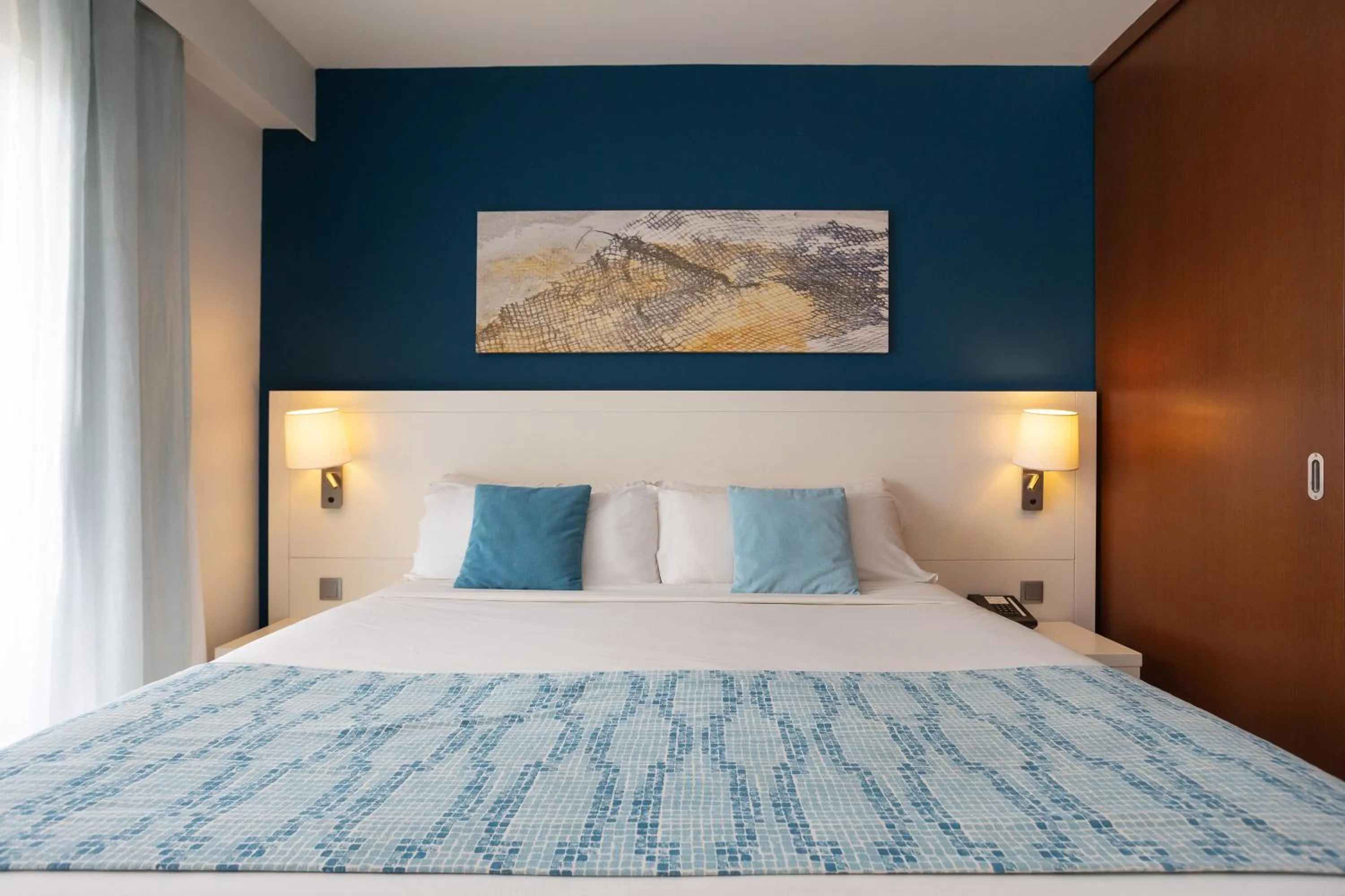 Bed in Meliá Laguna Beach