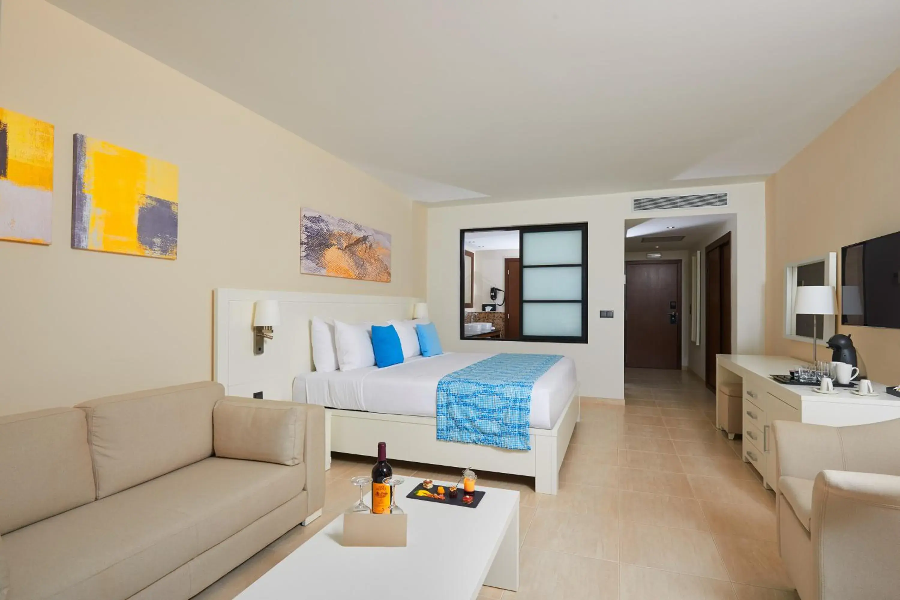 Superior King Room in Meliá Laguna Beach Superior King Room in Meliá Laguna Beach