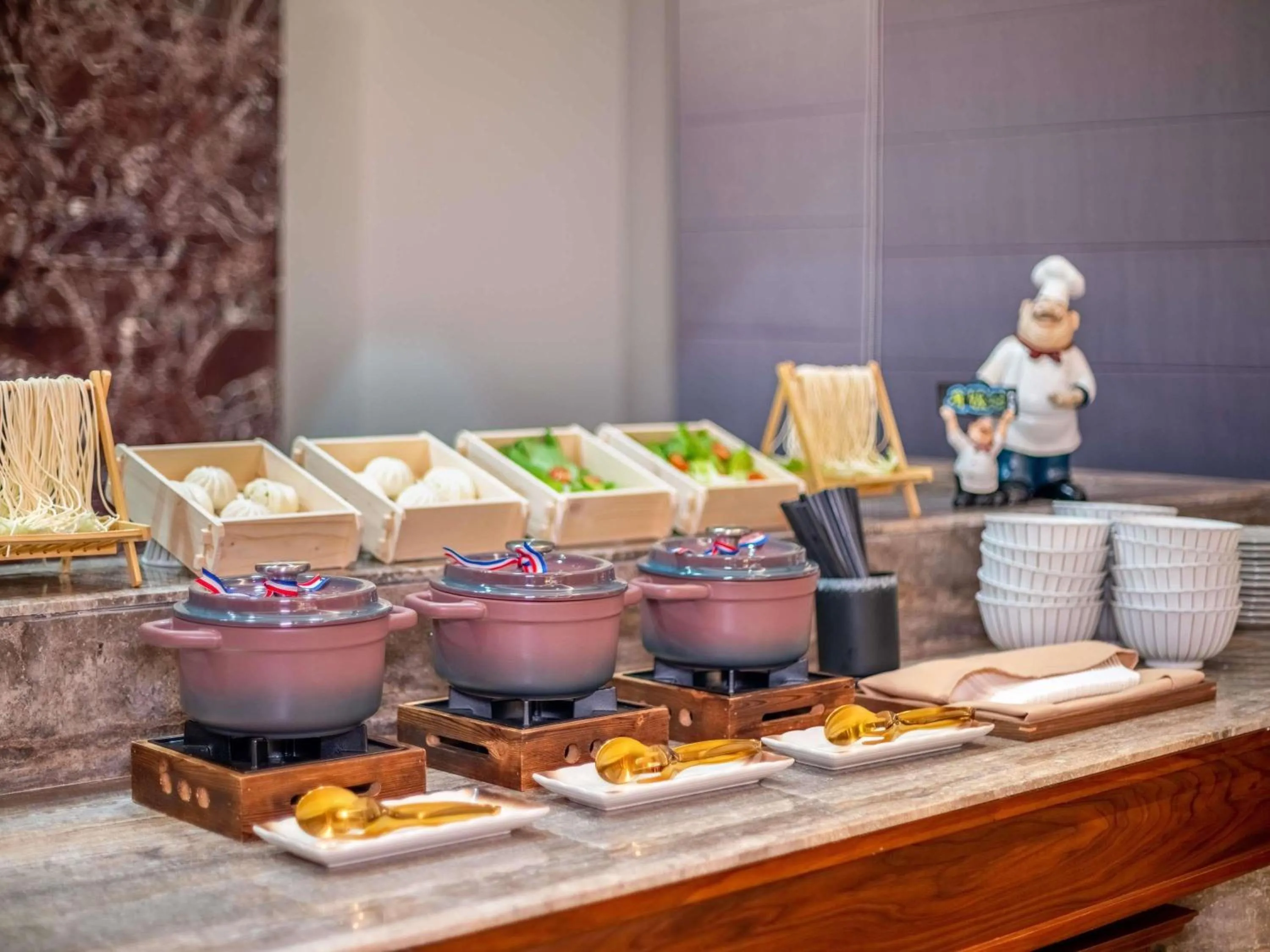 Restaurant/places to eat in Mercure Hangzhou Gongshu Wanda Plaza