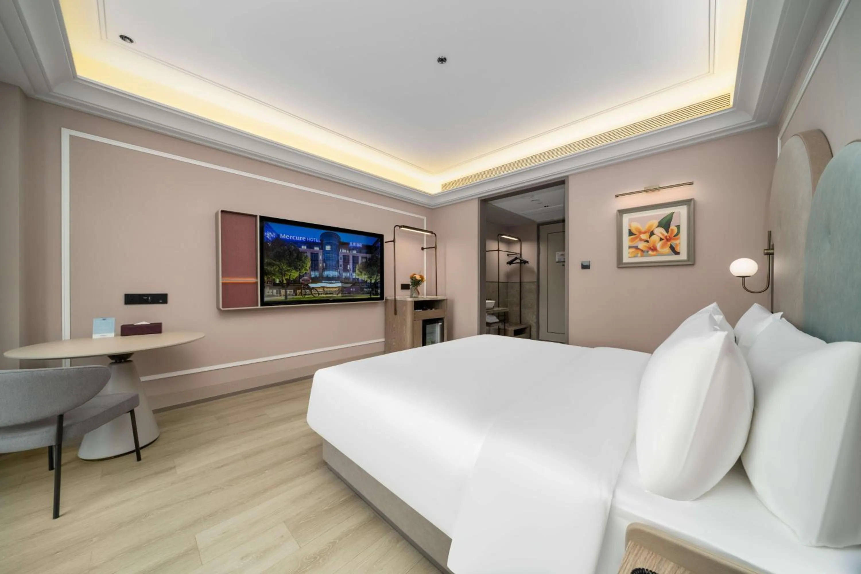Communal lounge/ TV room, Bed in Mercure Hangzhou Gongshu Wanda Plaza