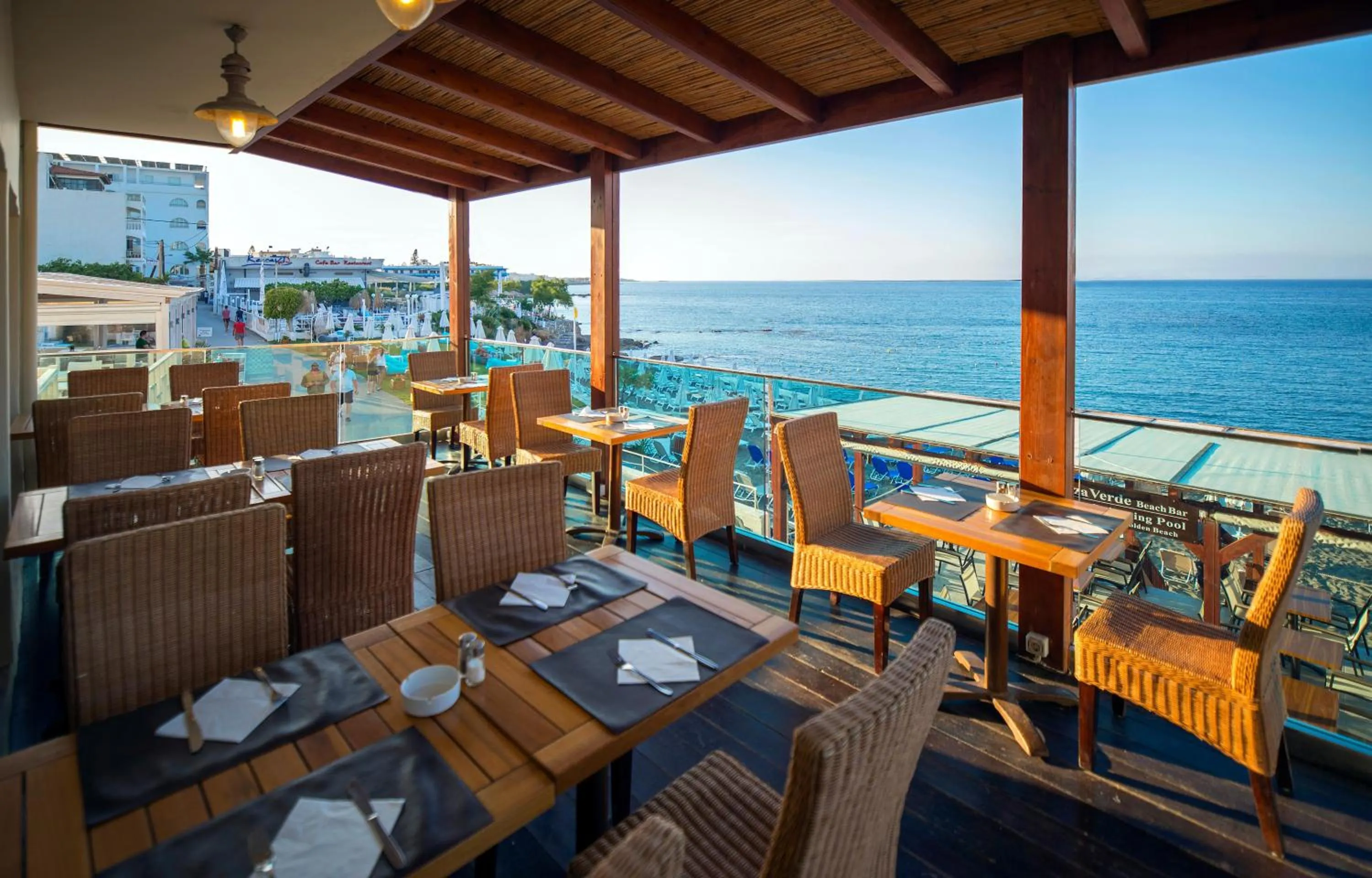 Restaurant/places to eat in Golden Beach