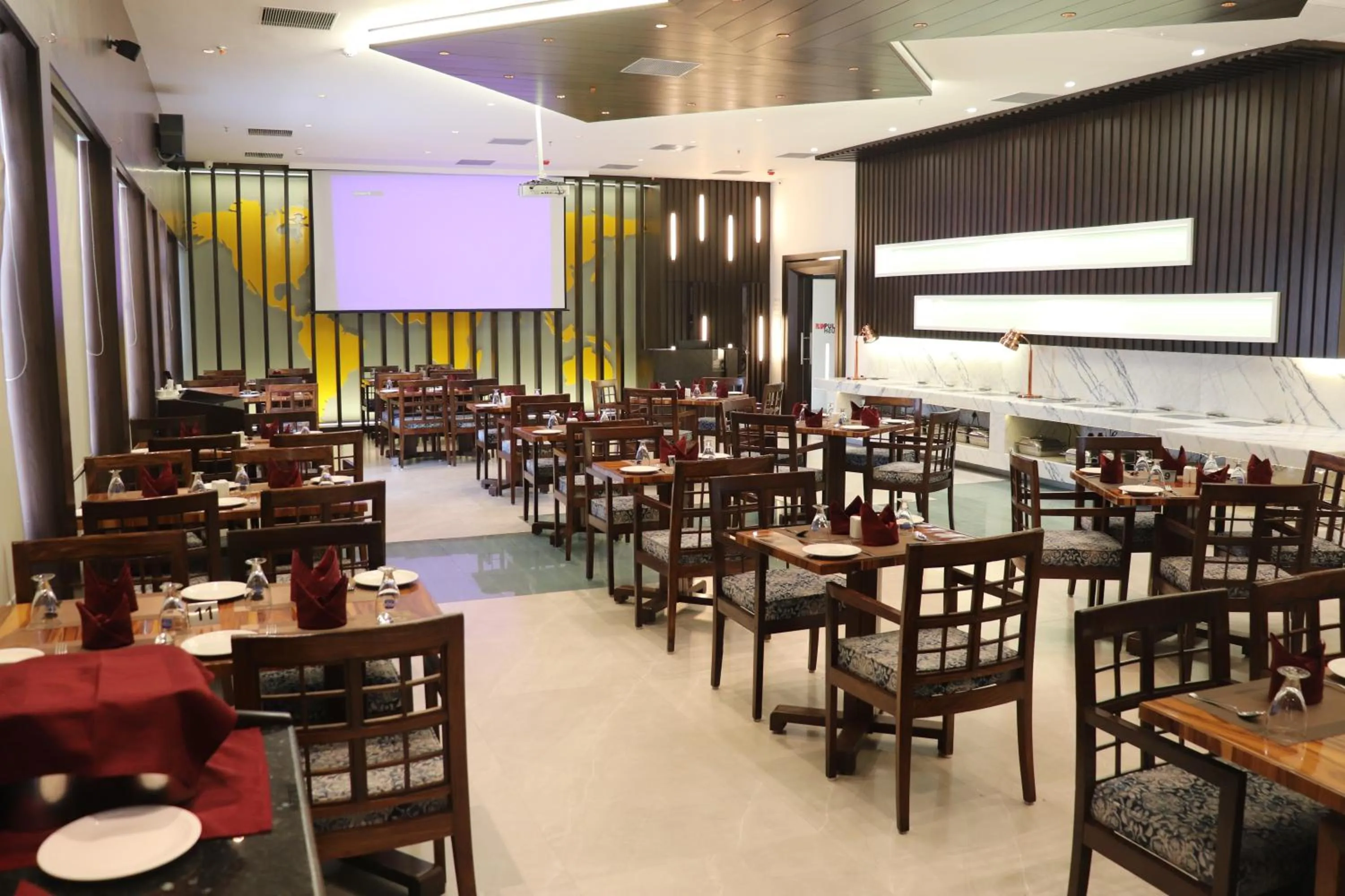 Restaurant/places to eat in Hotel Windsor