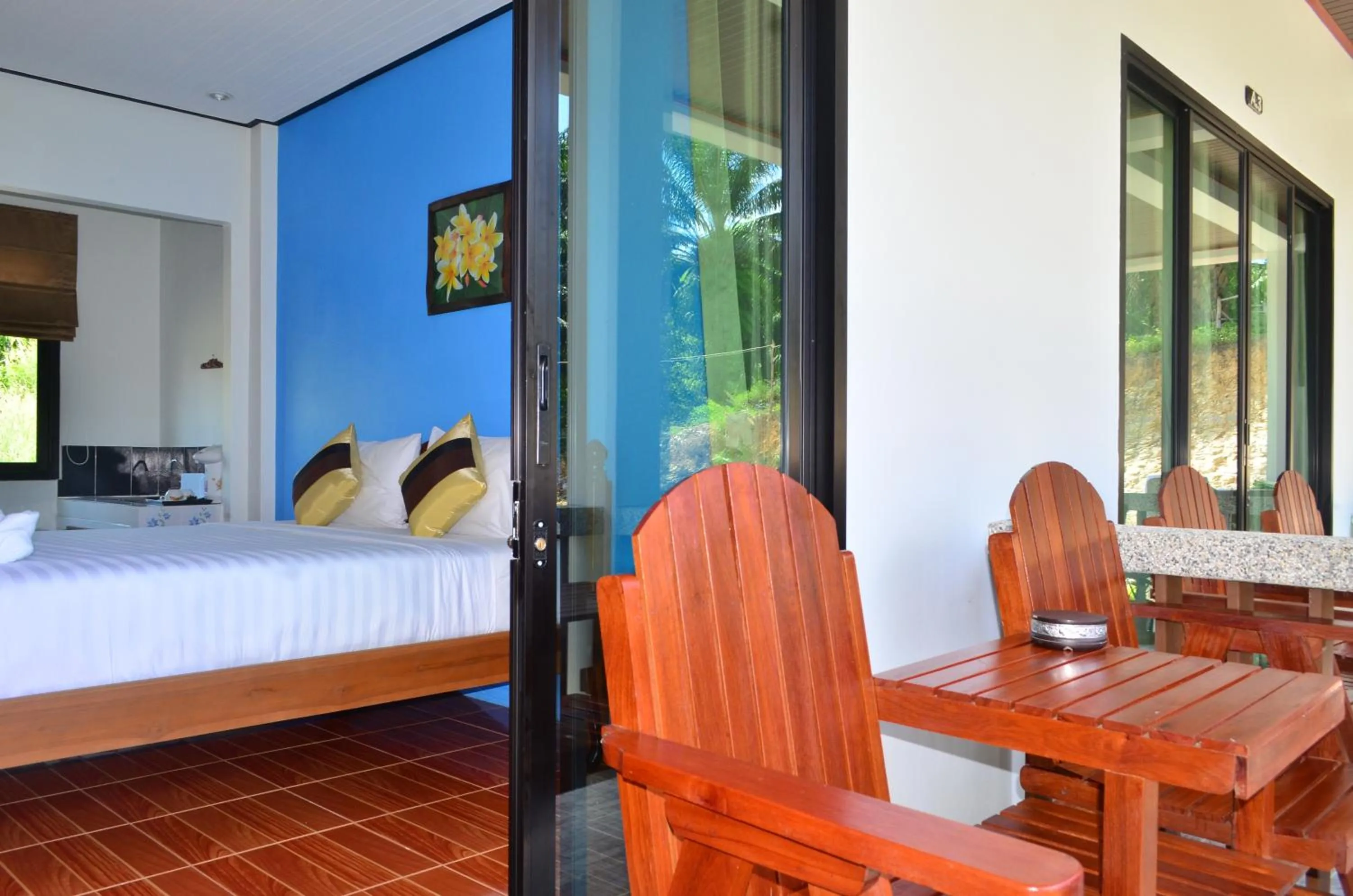 Balcony/Terrace, Bed in Phongphiphat Lanta Mansion