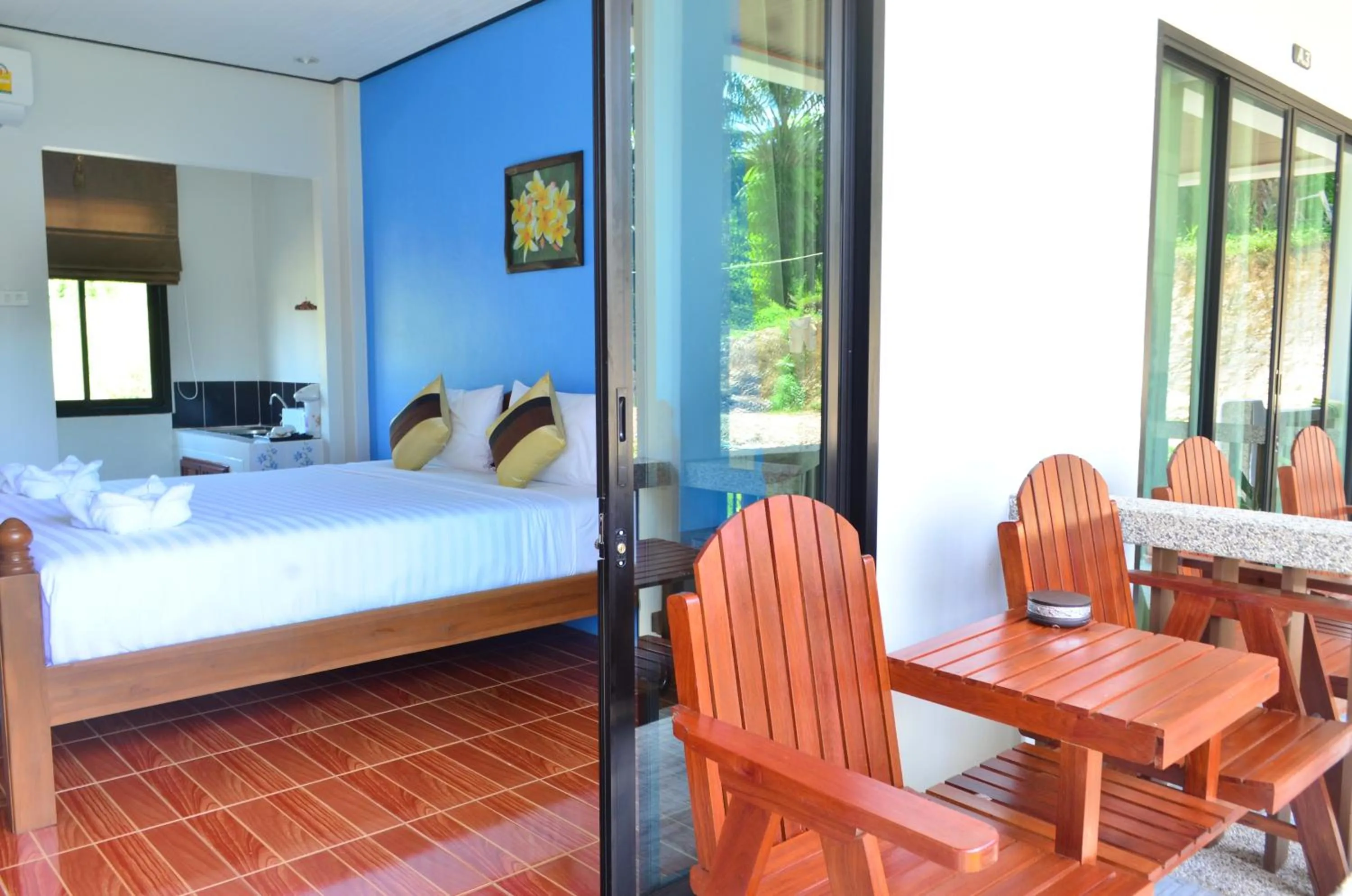 Balcony/Terrace, Bed in Phongphiphat Lanta Mansion