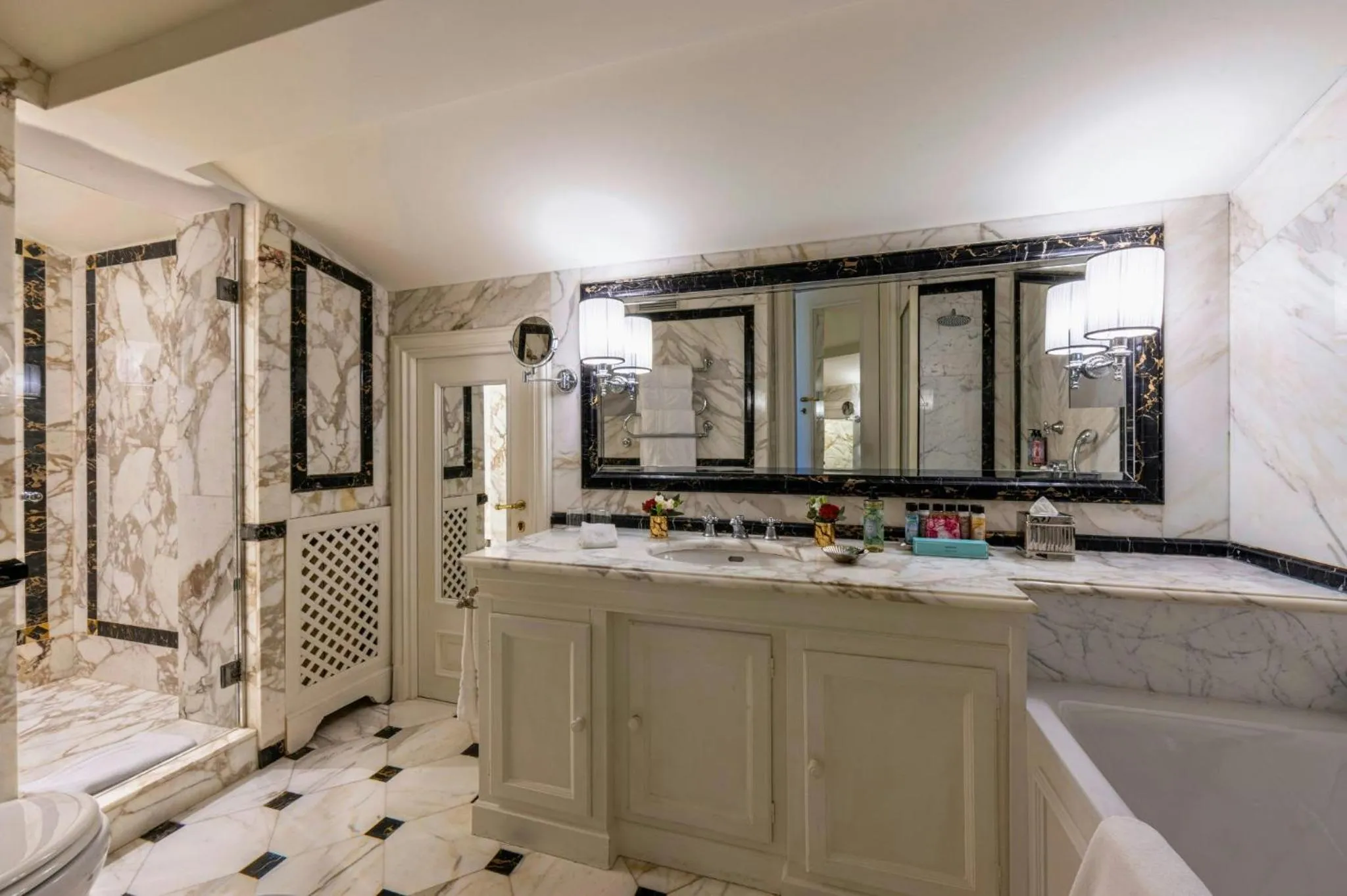 Bathroom in Helvetia&Bristol Firenze – Starhotels Collezione