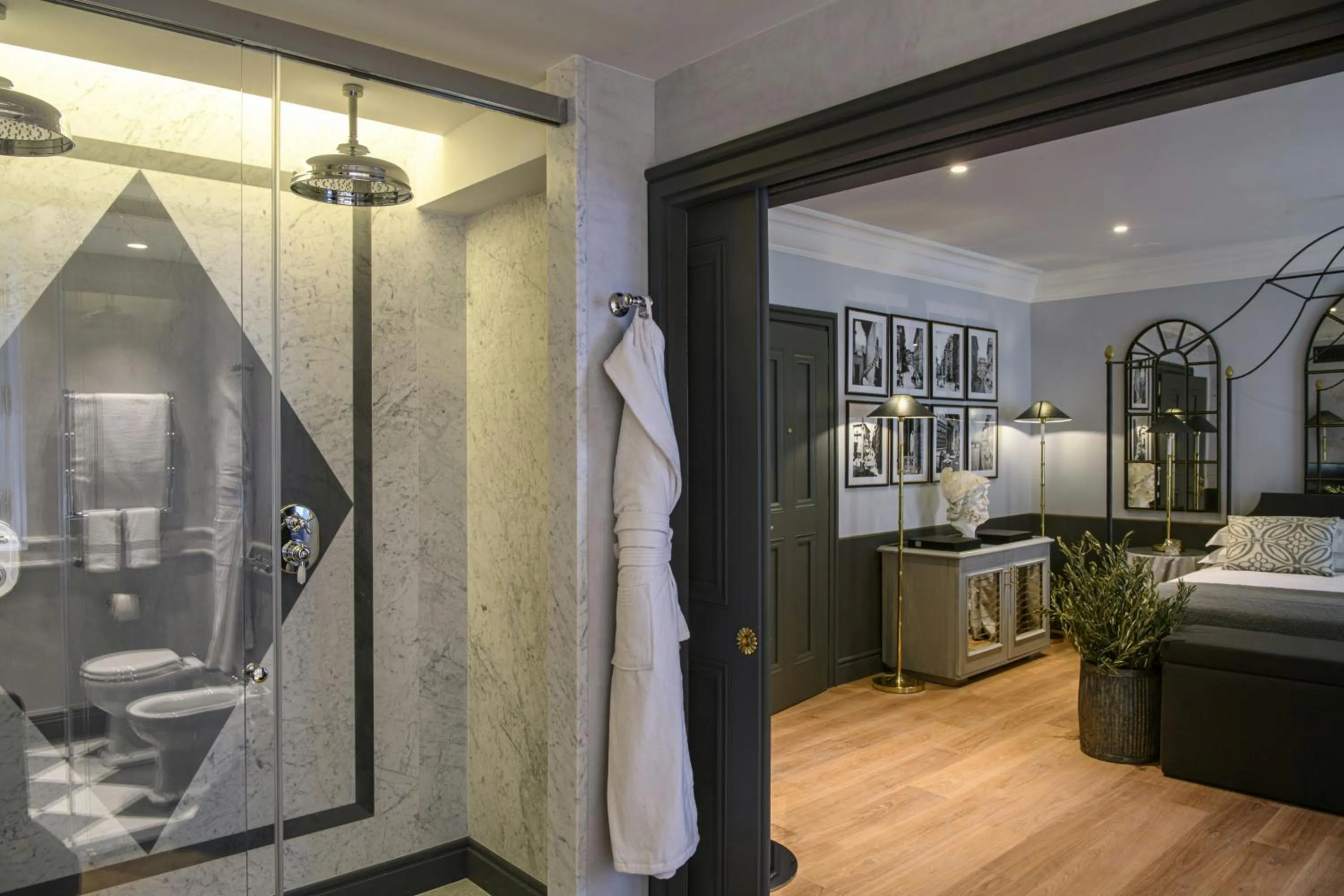 Bathroom, Bed in Helvetia&Bristol Firenze – Starhotels Collezione