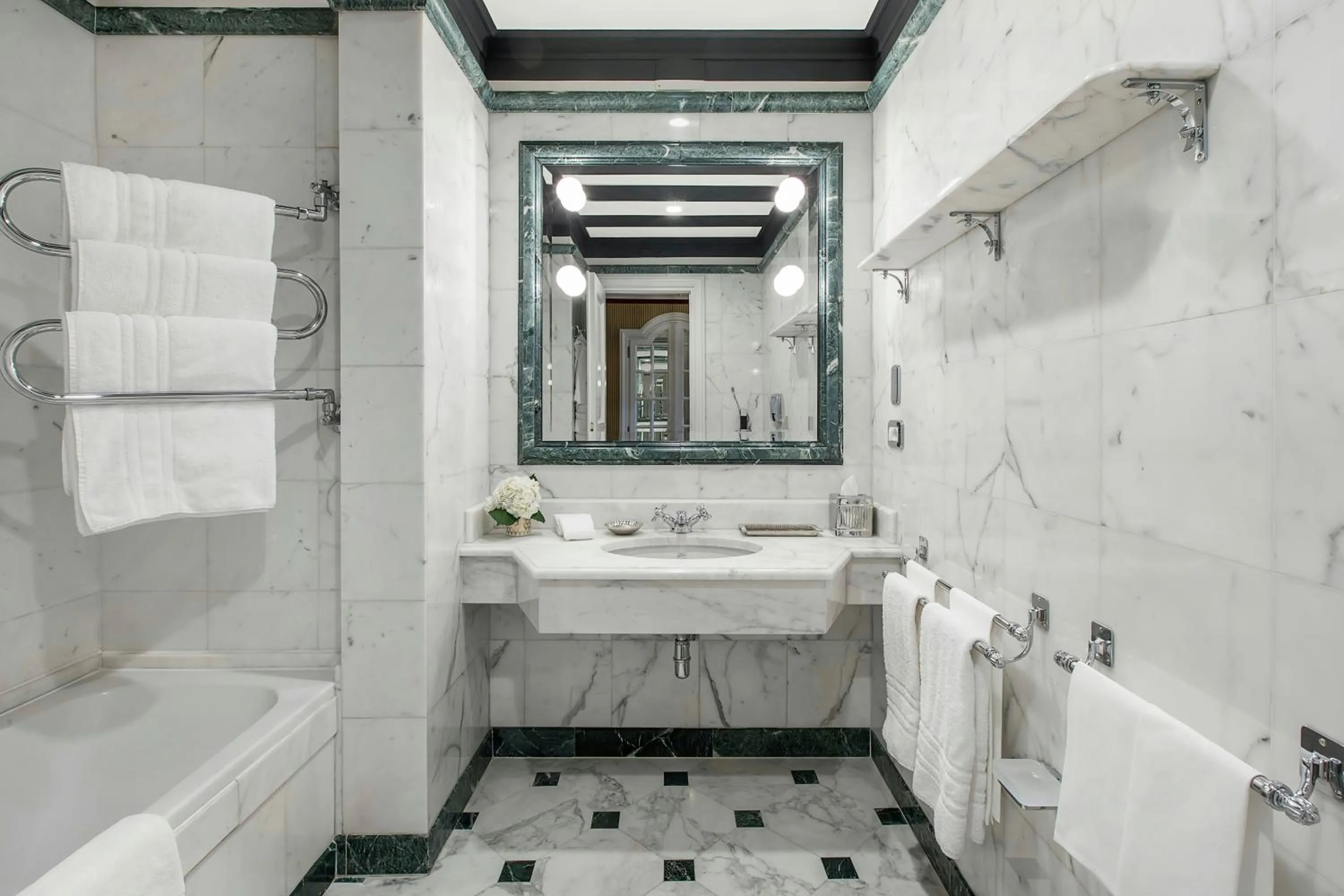 Bathroom in Helvetia&Bristol Firenze – Starhotels Collezione