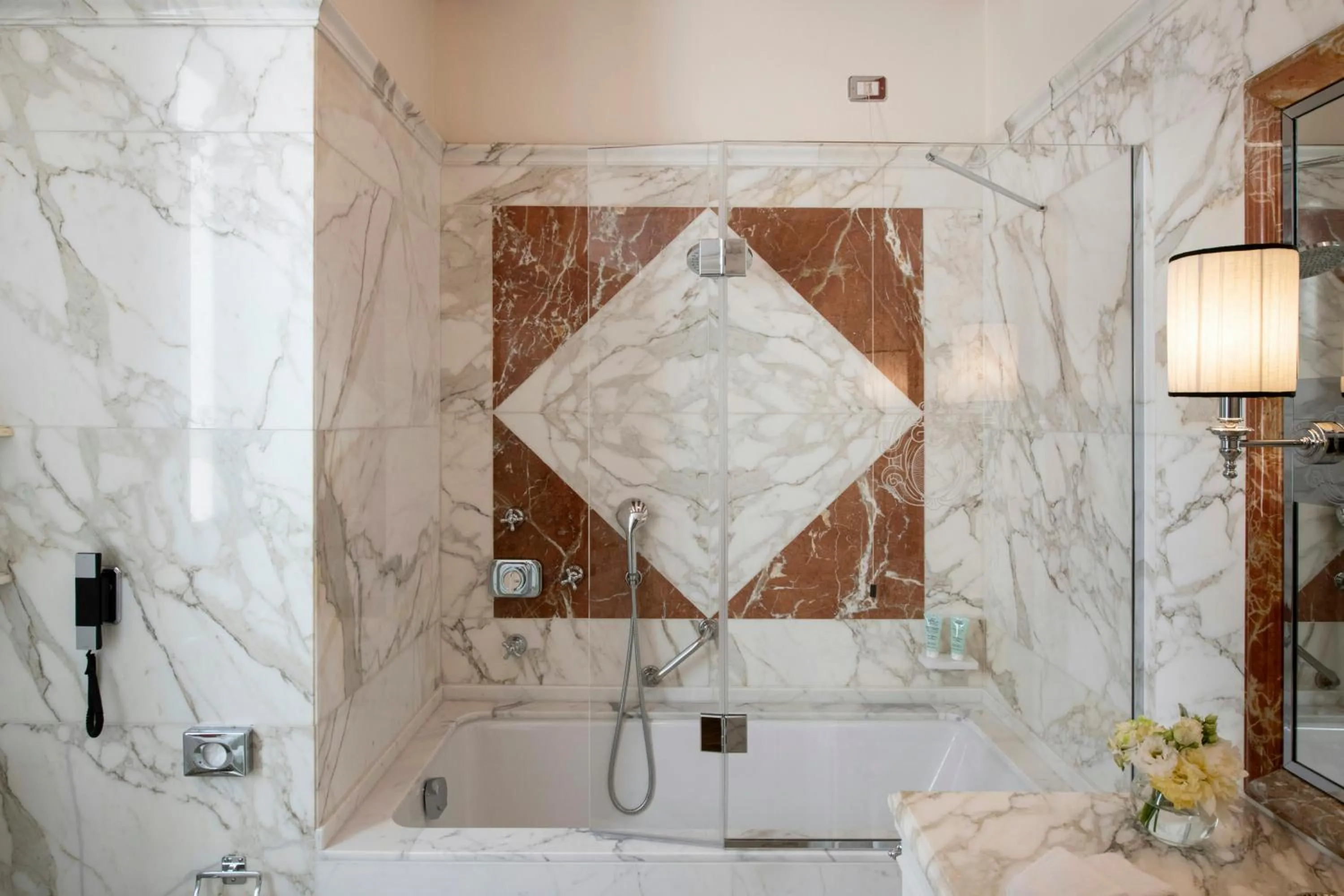 Bathroom in Helvetia&Bristol Firenze – Starhotels Collezione