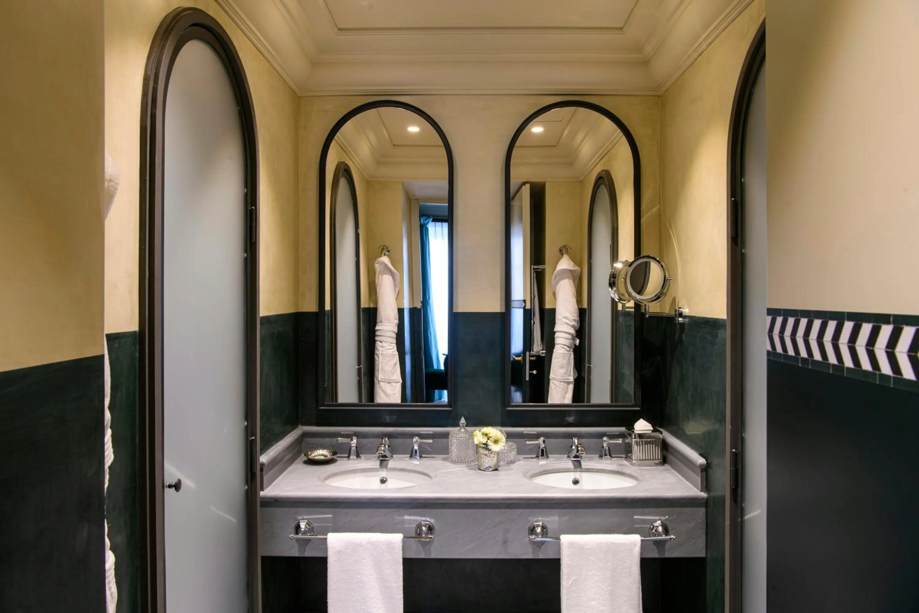 Bathroom in Helvetia&Bristol Firenze – Starhotels Collezione