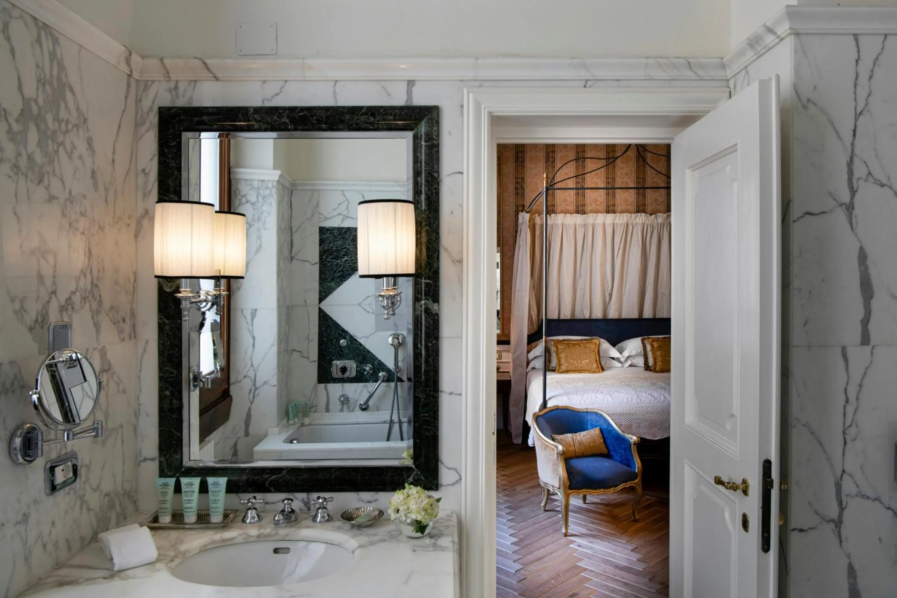 Bathroom, Bed in Helvetia&Bristol Firenze – Starhotels Collezione