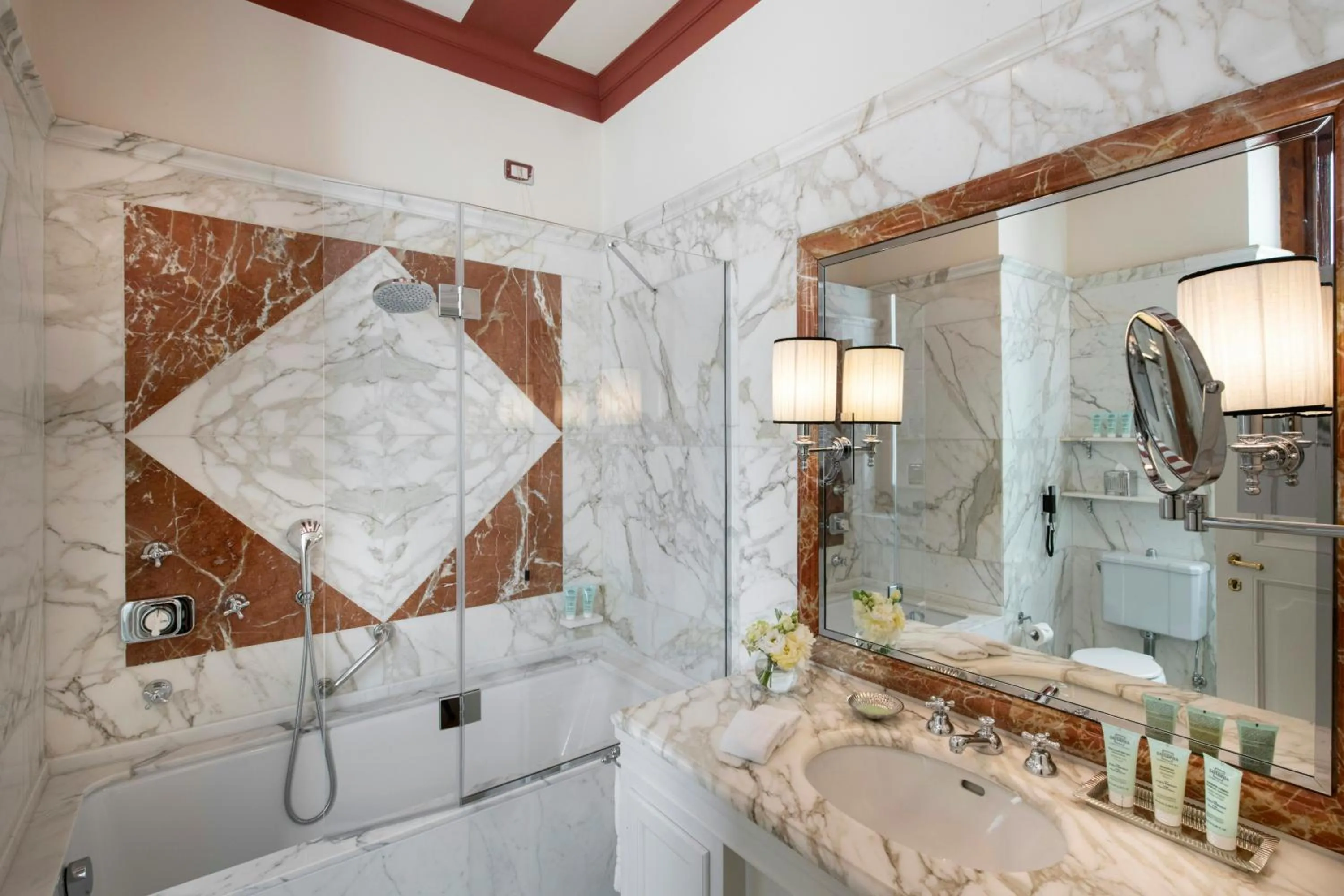 Bathroom in Helvetia&Bristol Firenze – Starhotels Collezione