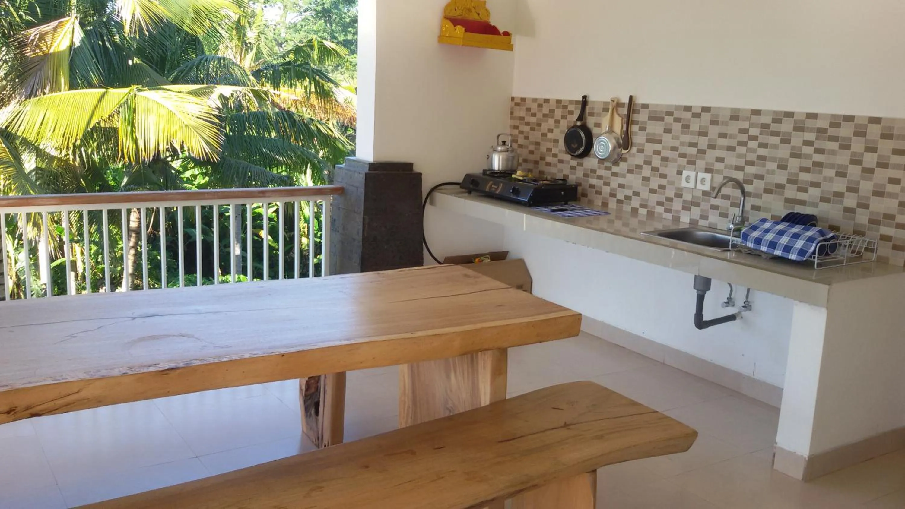 Area and facilities in Blu Mango