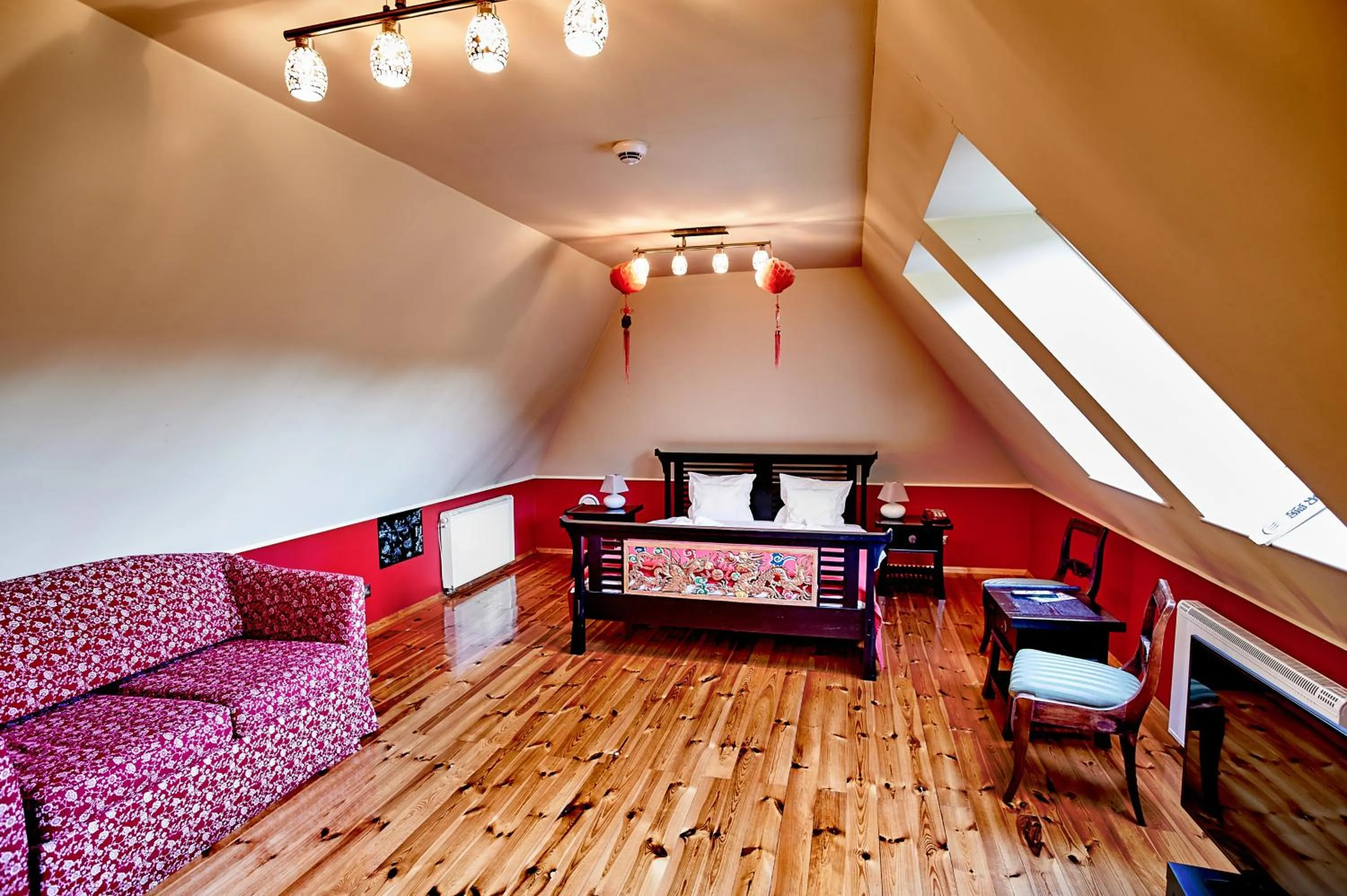 Photo of the whole room, Bed in Pałac Bażantarnia