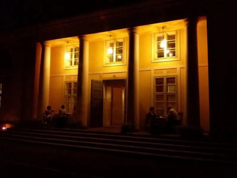 Facade/entrance in Pałac Bażantarnia