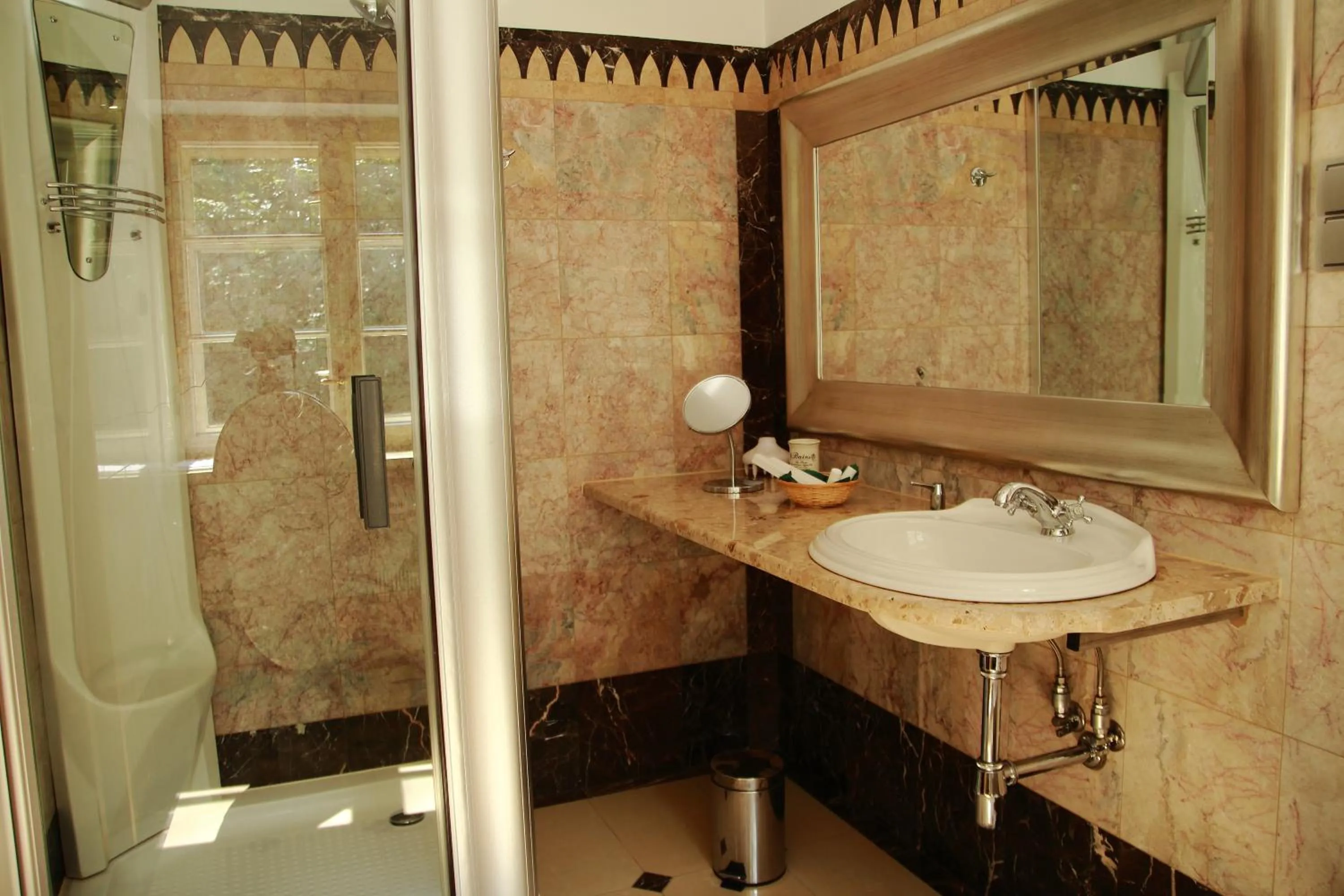 Bathroom in Pałac Bażantarnia