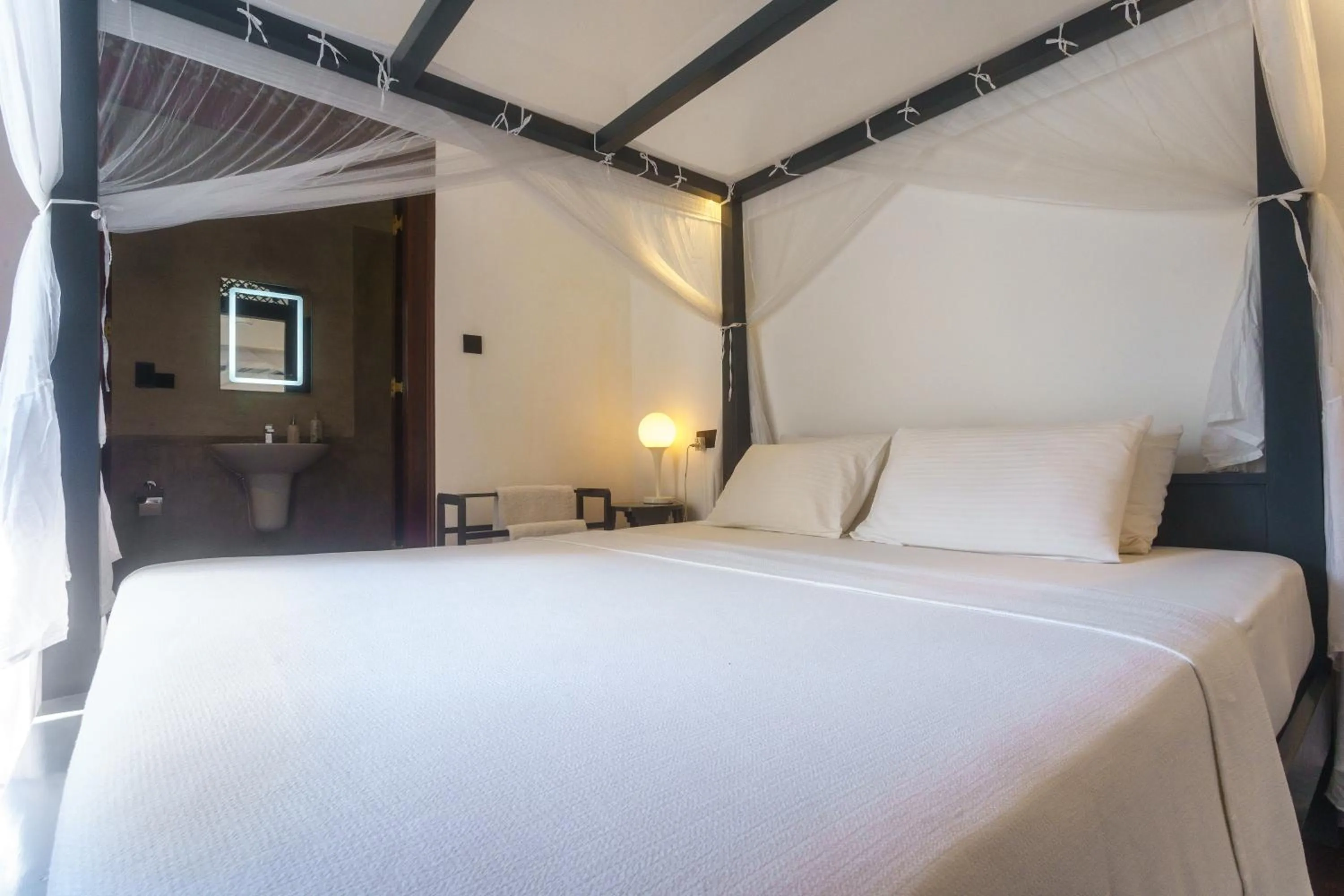 Bed in Villa Aurora, Galle Fort