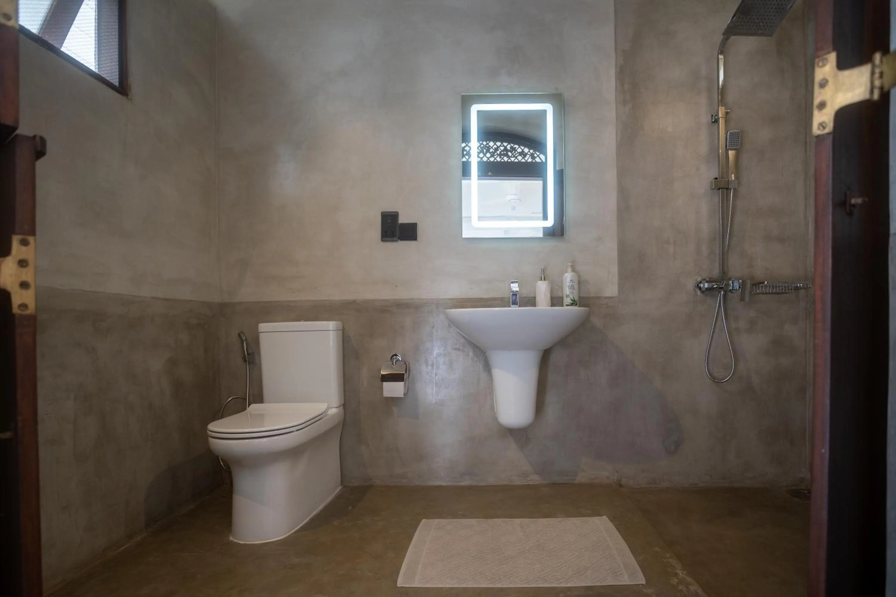 Shower in Villa Aurora, Galle Fort