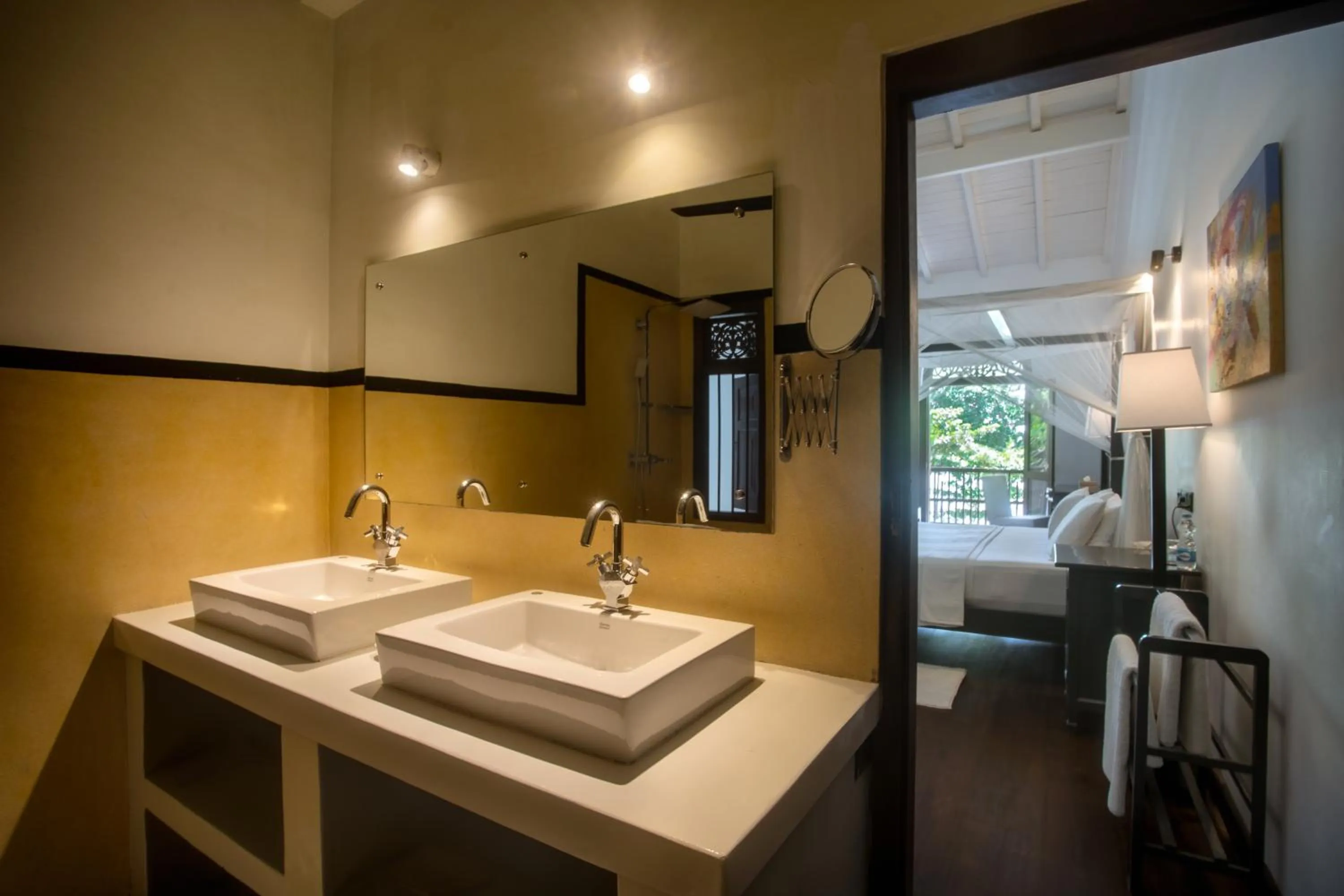 Bathroom in Villa Aurora, Galle Fort