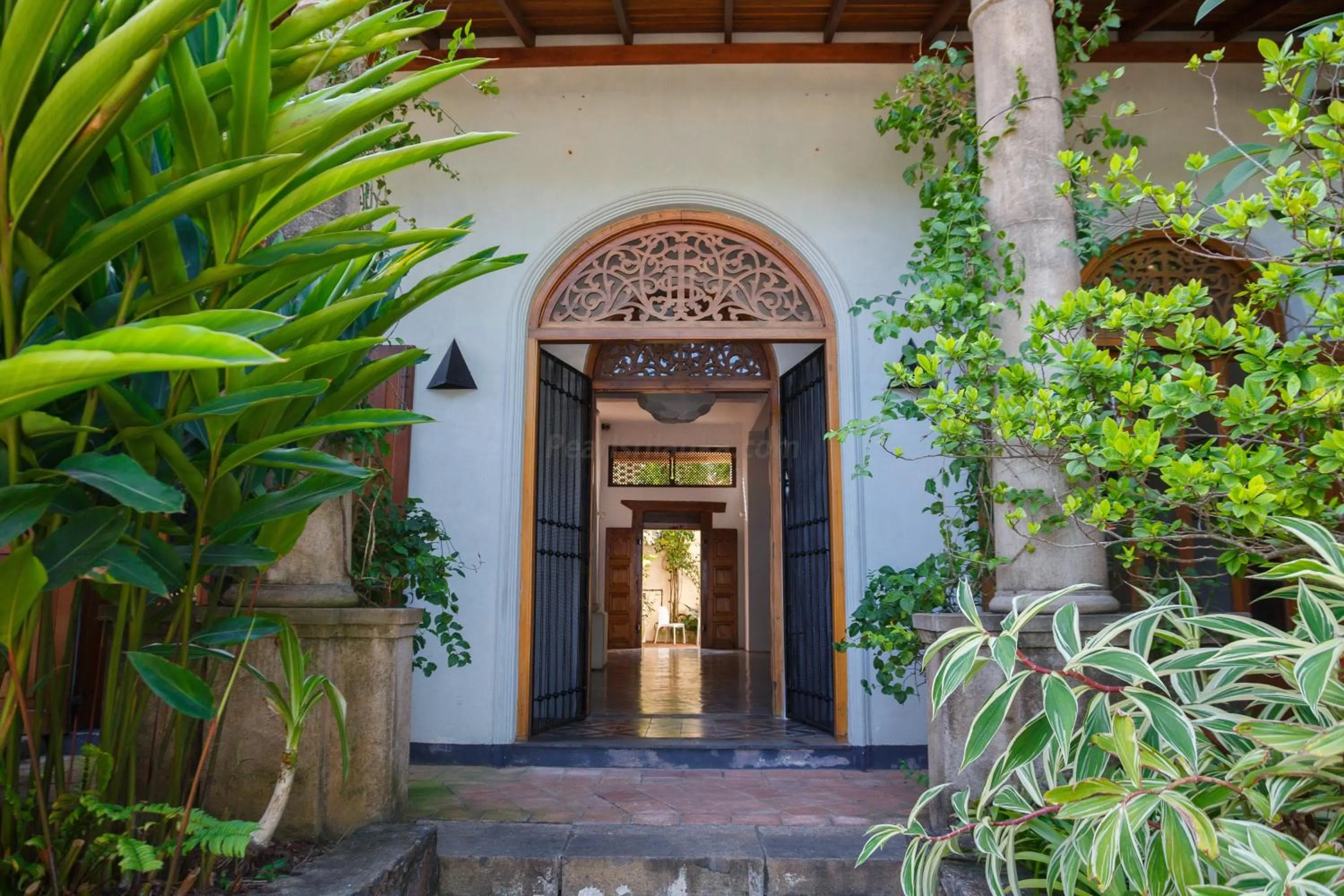Facade/entrance in Villa Aurora, Galle Fort