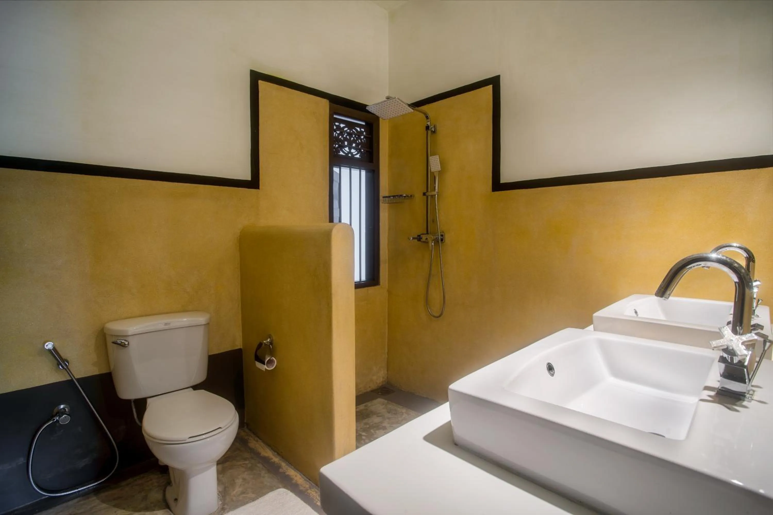 Toilet in Villa Aurora, Galle Fort