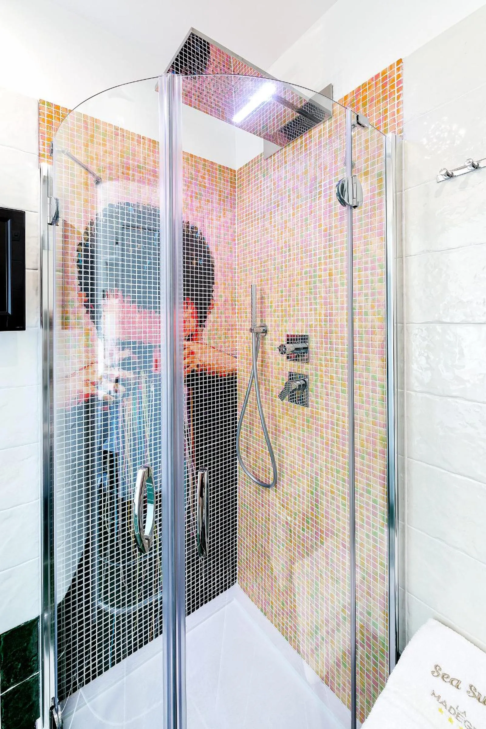 Shower in La Madegra Seasuite