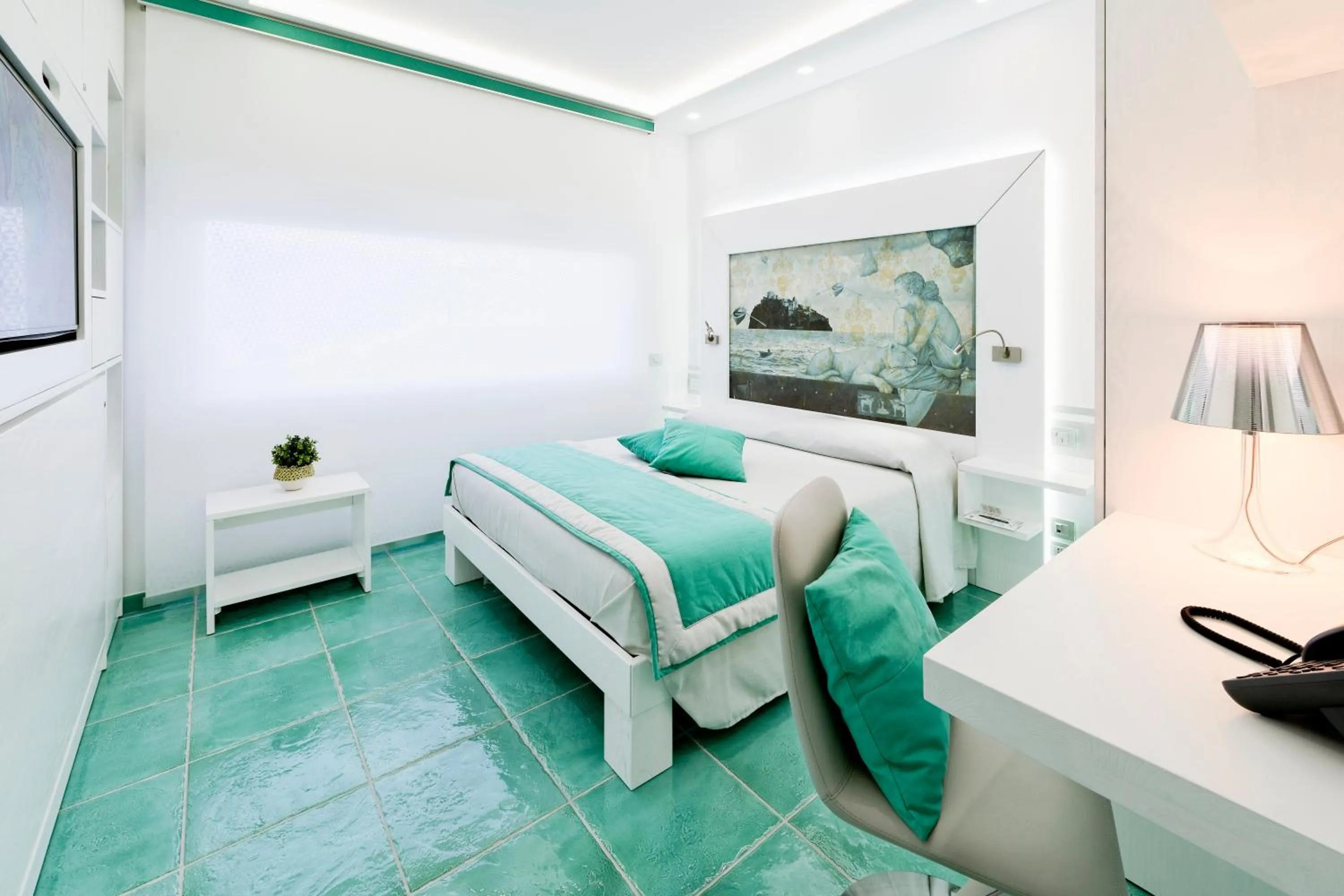 Photo of the whole room, Bed in La Madegra Seasuite