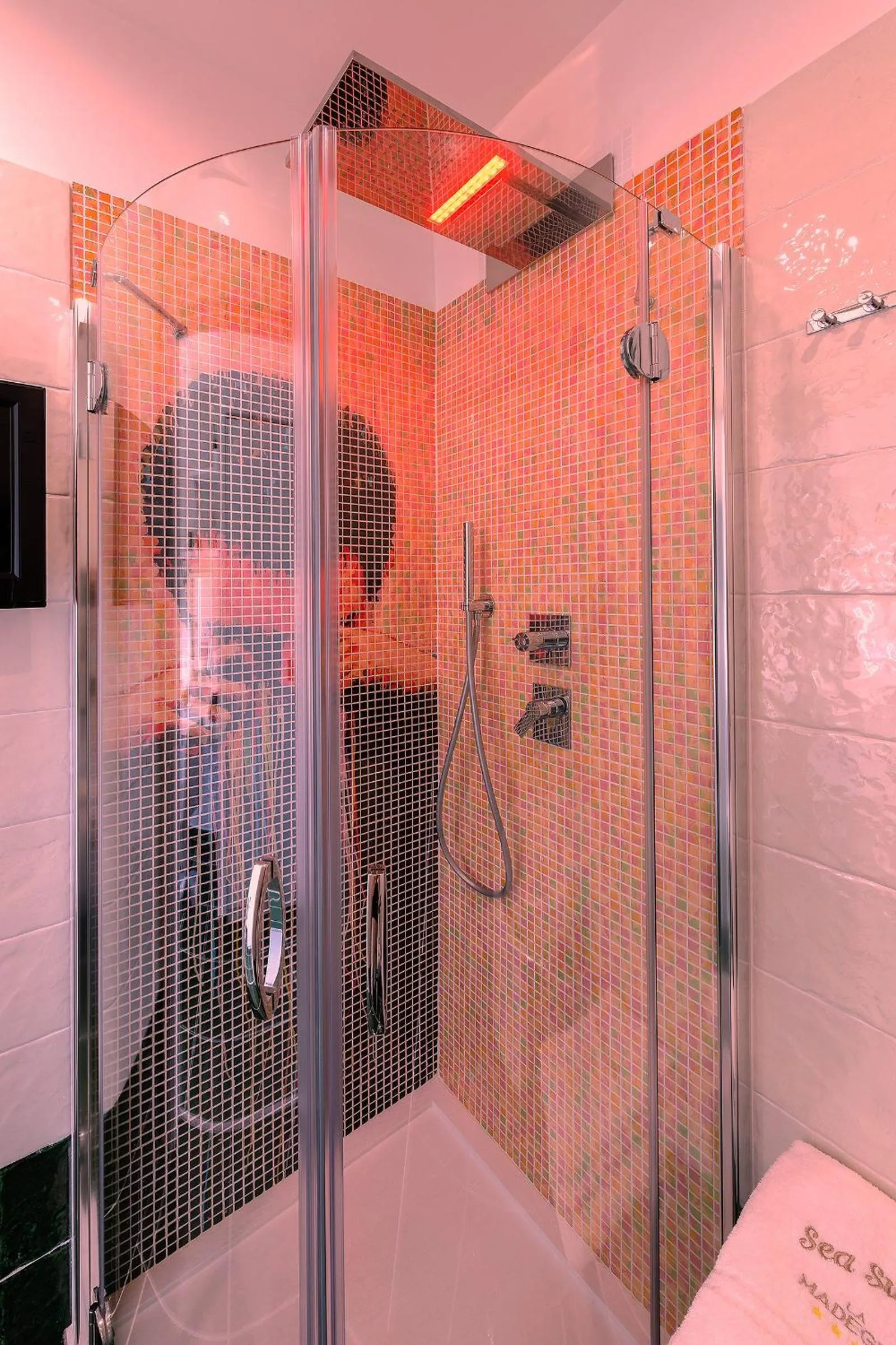 Shower in La Madegra Seasuite