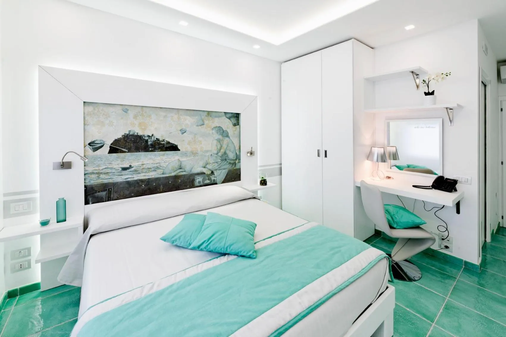 Photo of the whole room, Bed in La Madegra Seasuite