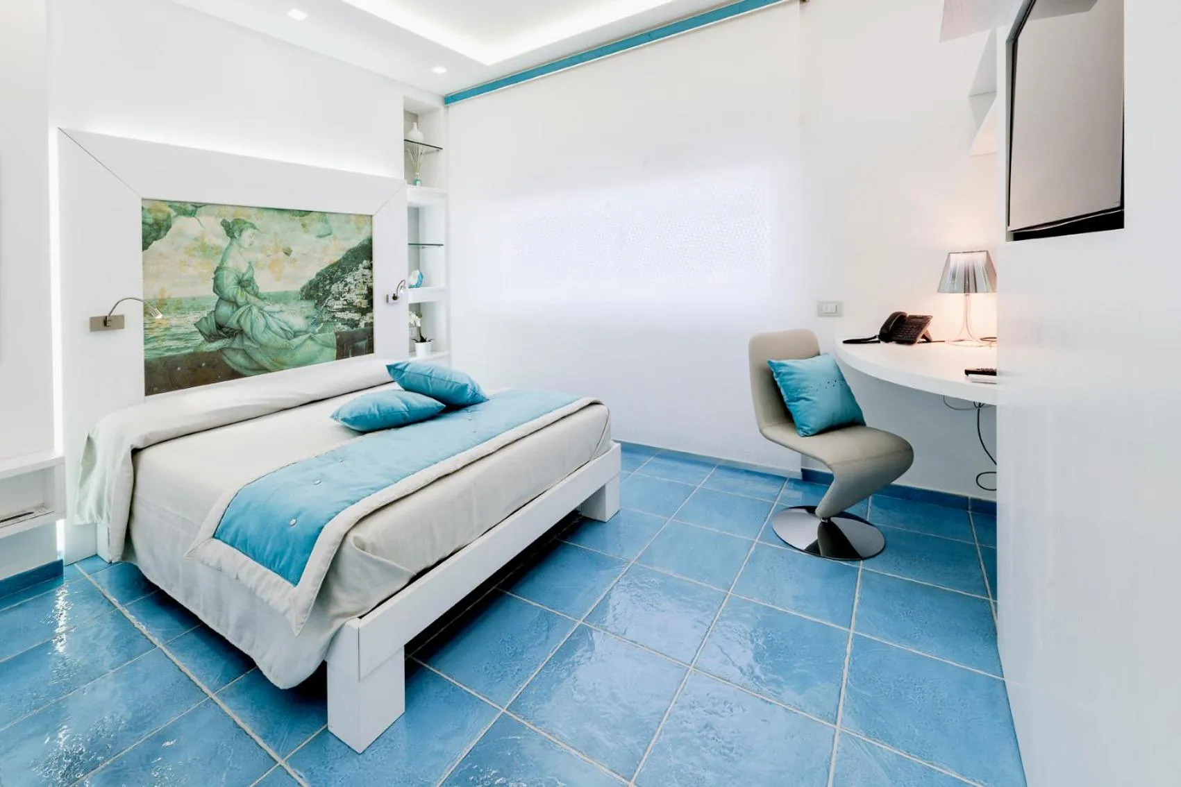 Photo of the whole room, Bed in La Madegra Seasuite