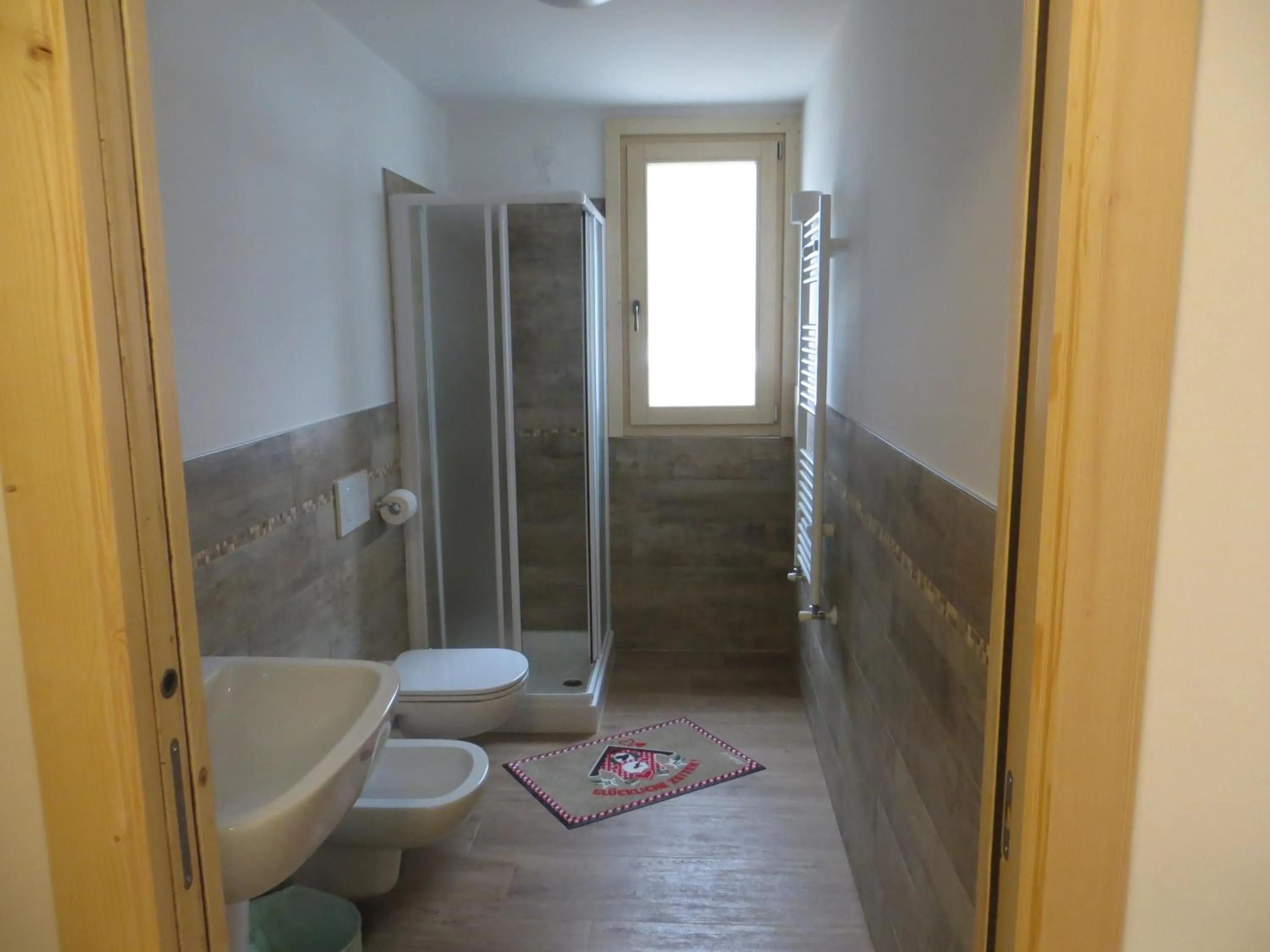 Shower in Olimpic Hostel