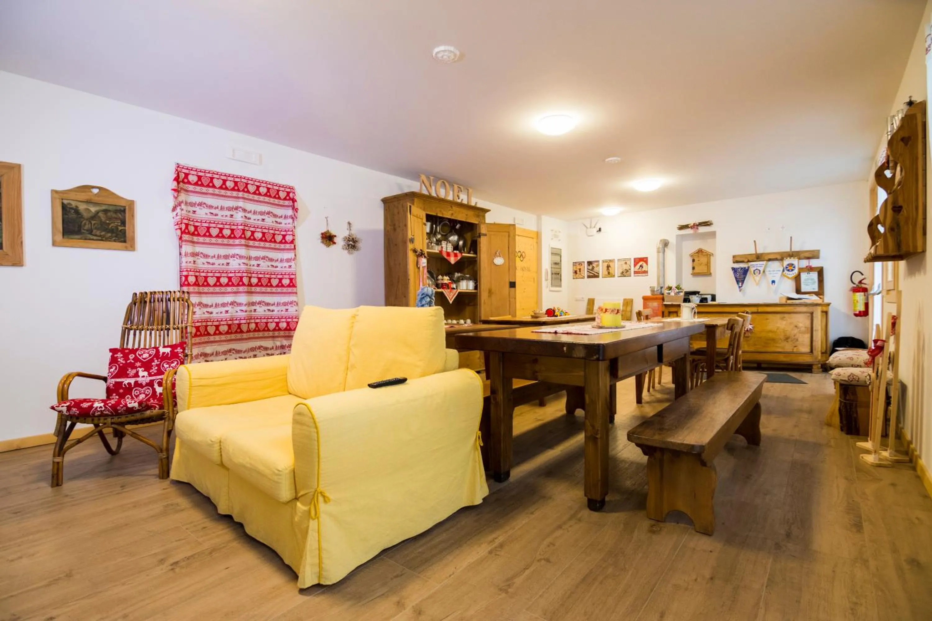 Communal lounge/ TV room in Olimpic Hostel