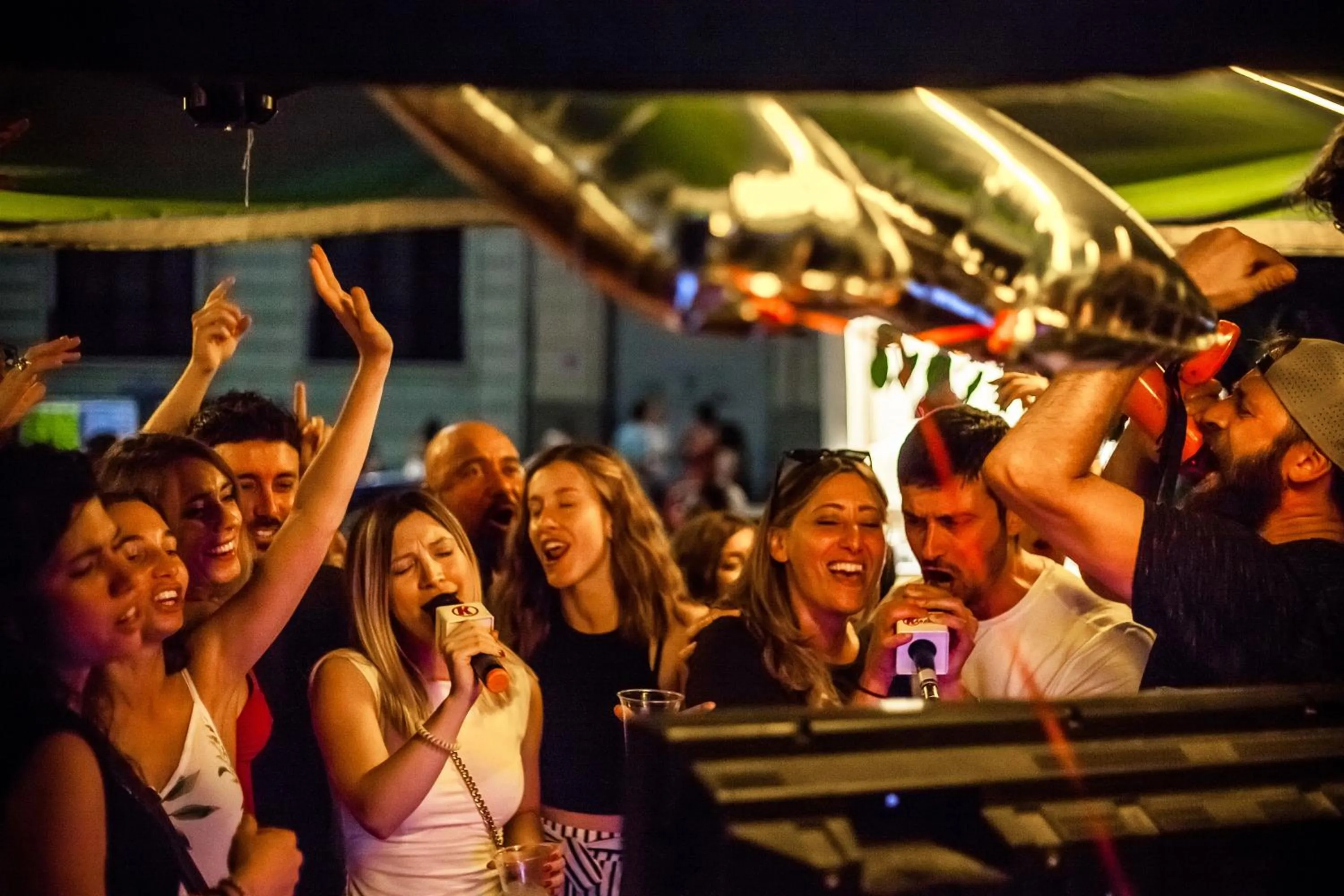 Karaoke in Madama Hostel & Bistrot