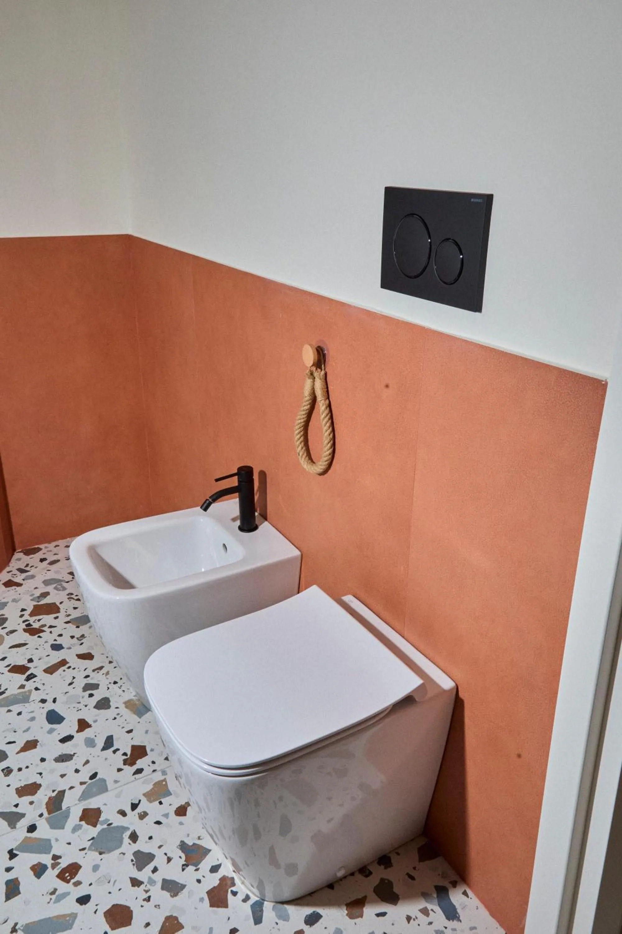 Toilet in Madama Hostel & Bistrot