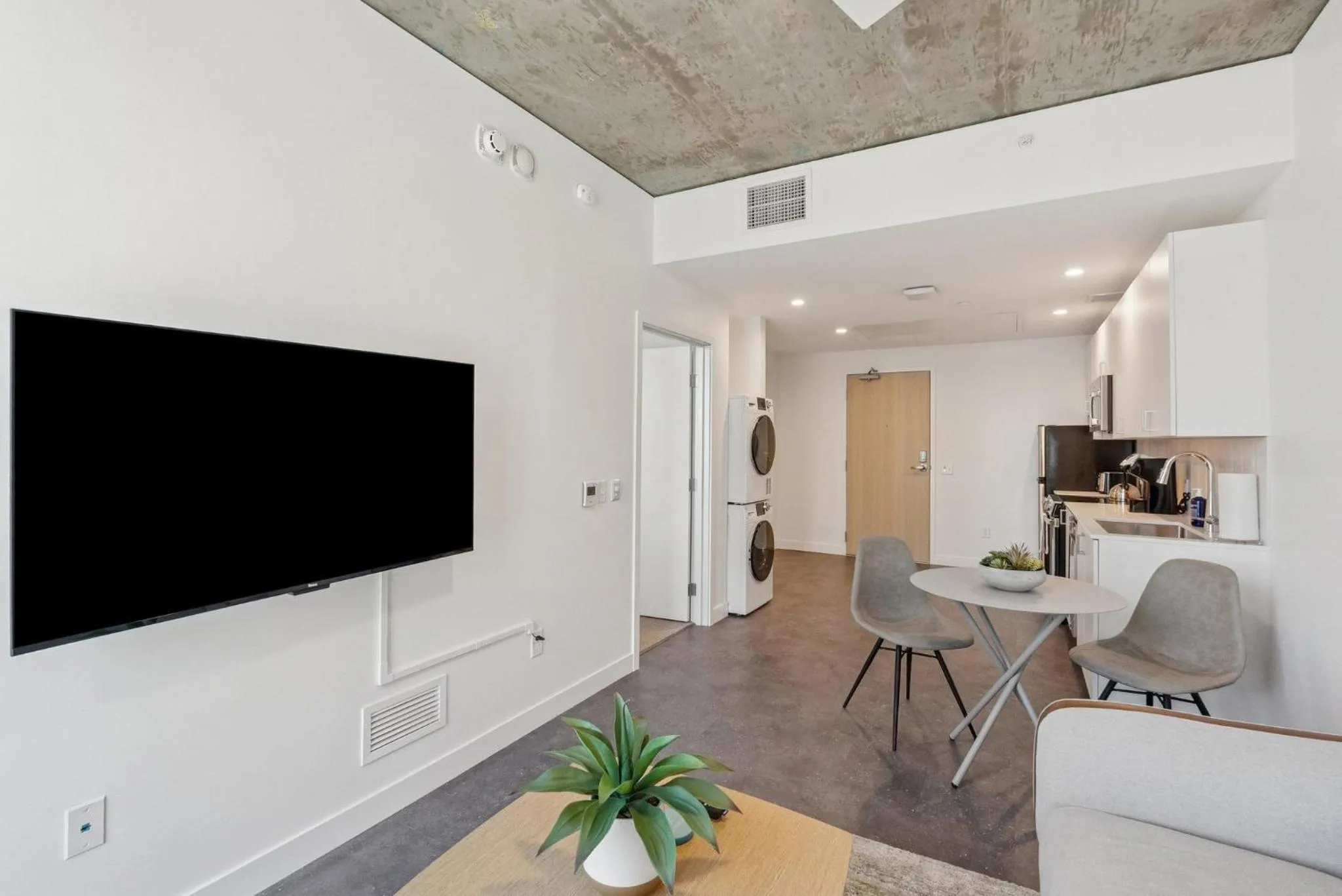 Living room in Placemakr Downtown Phoenix