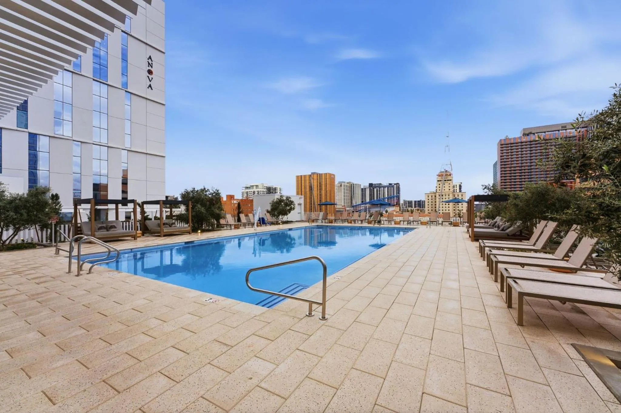 Swimming pool in Placemakr Downtown Phoenix