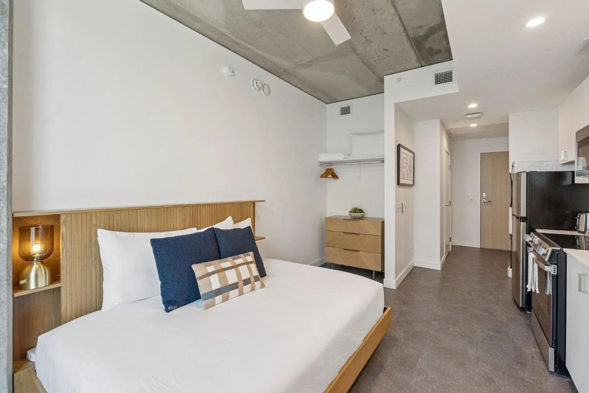 Bedroom, Bed in Placemakr Downtown Phoenix