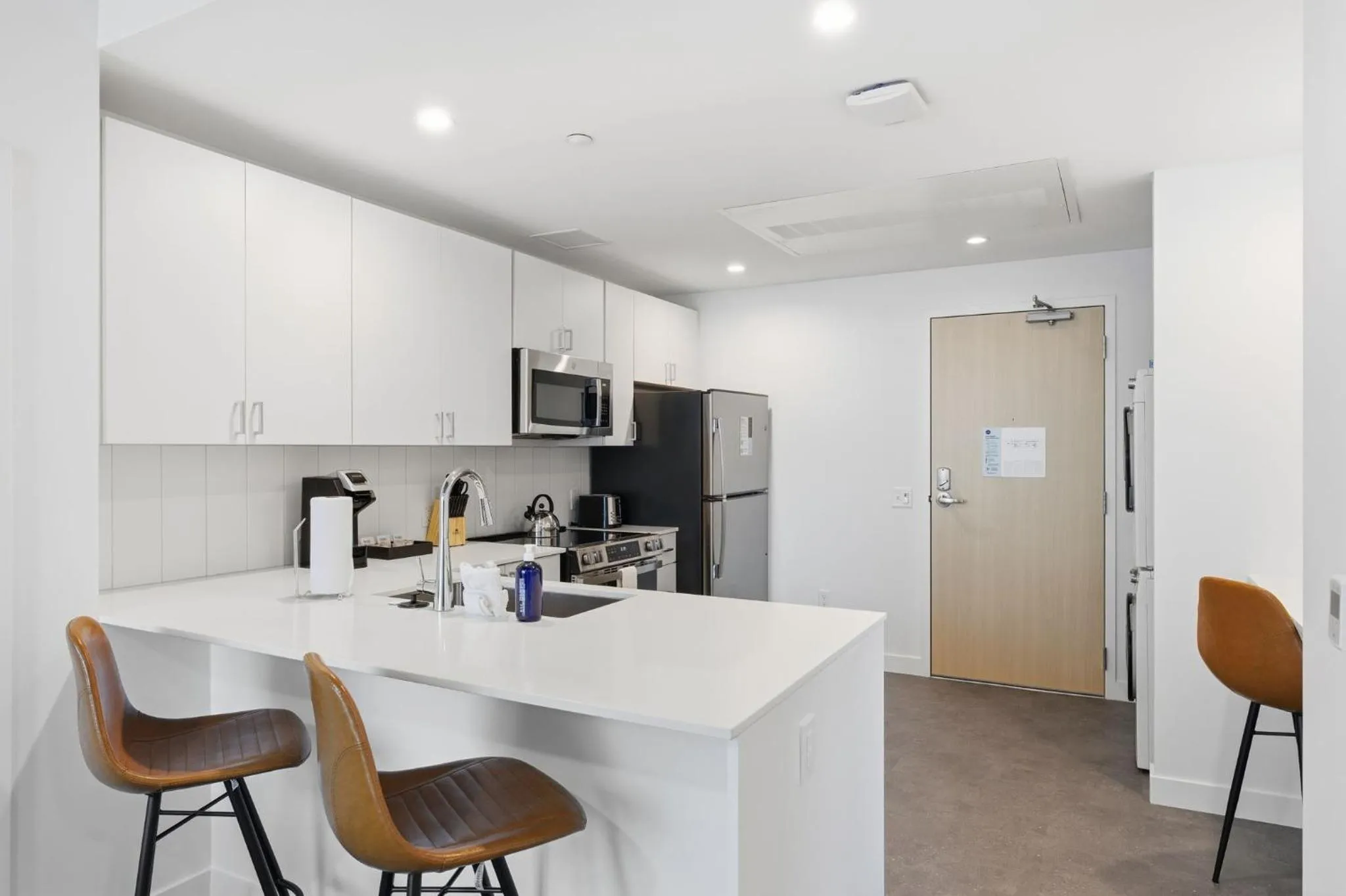 Kitchen or kitchenette in Placemakr Downtown Phoenix