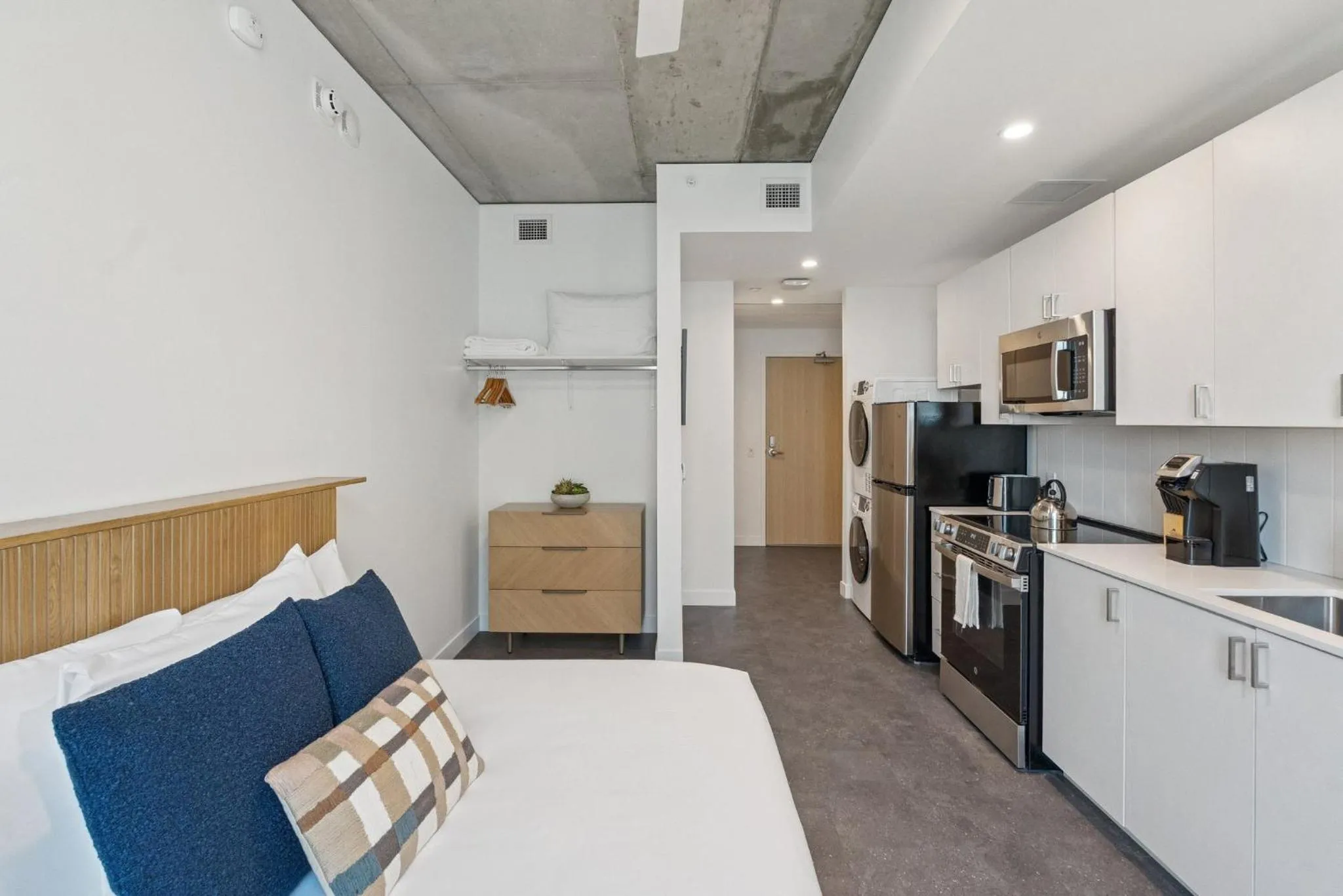 Photo of the whole room, Bed in Placemakr Downtown Phoenix