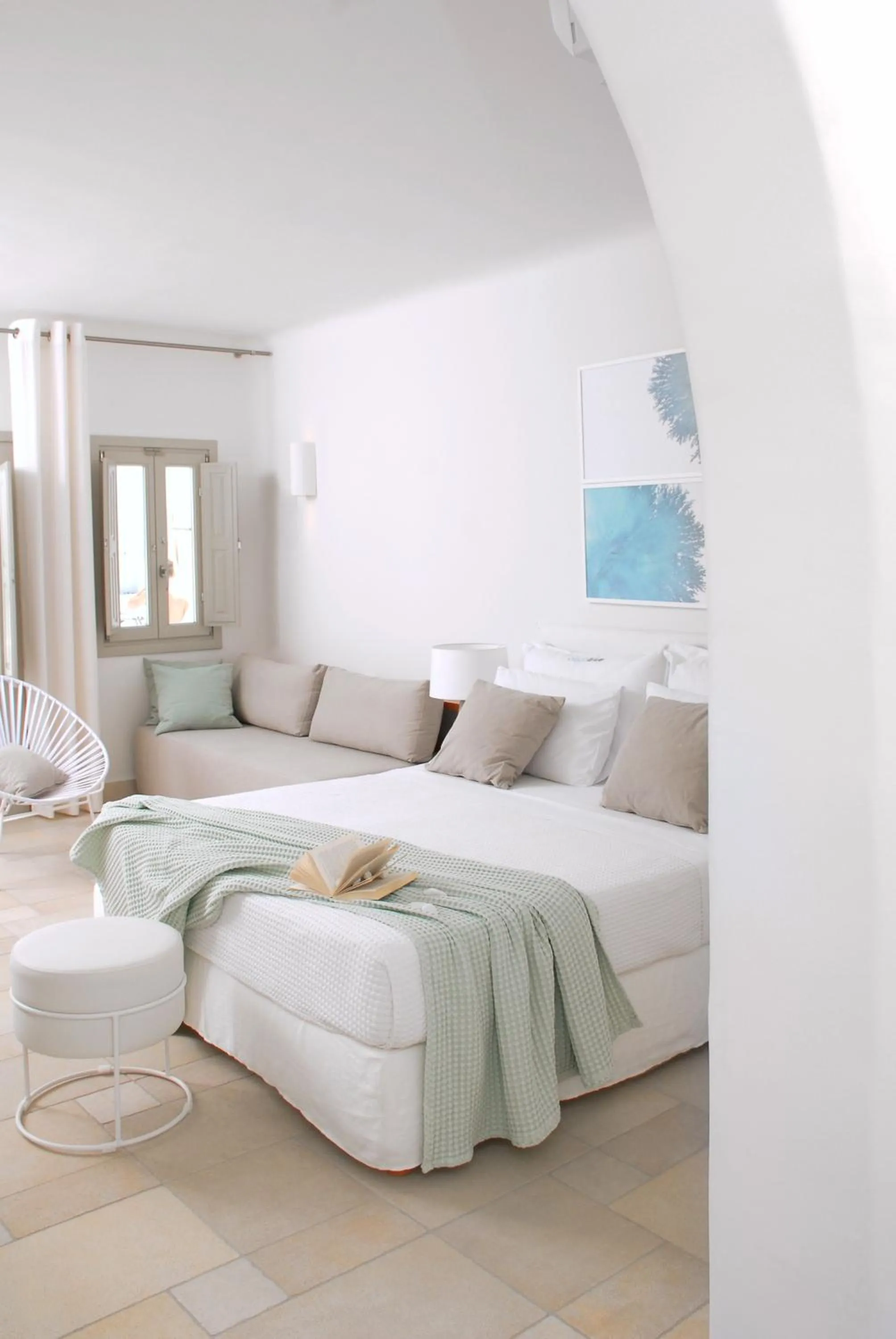 Bedroom, Bed in Aqua Blue Beach Hotel