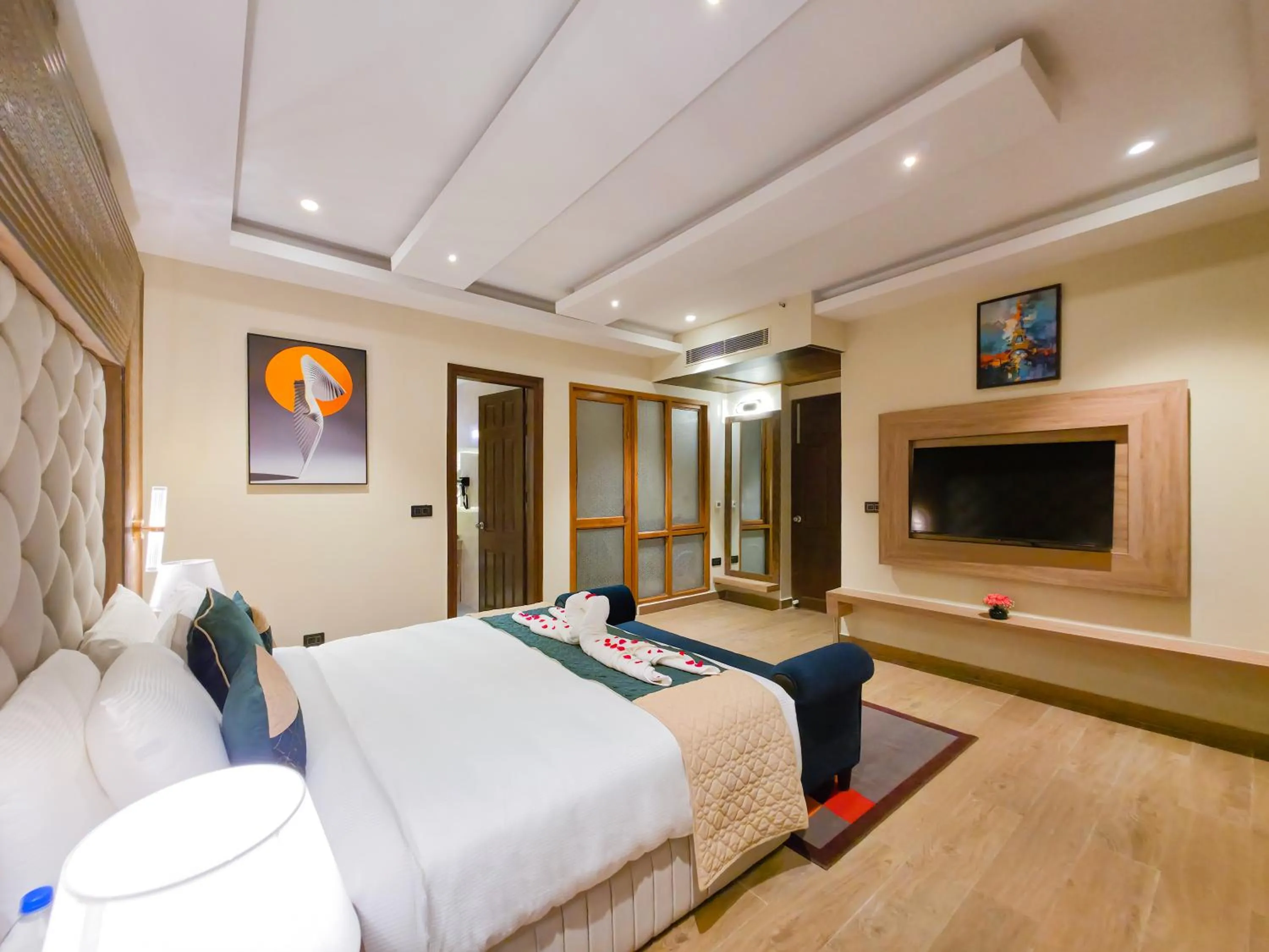 Bedroom, Bed in The Meriton