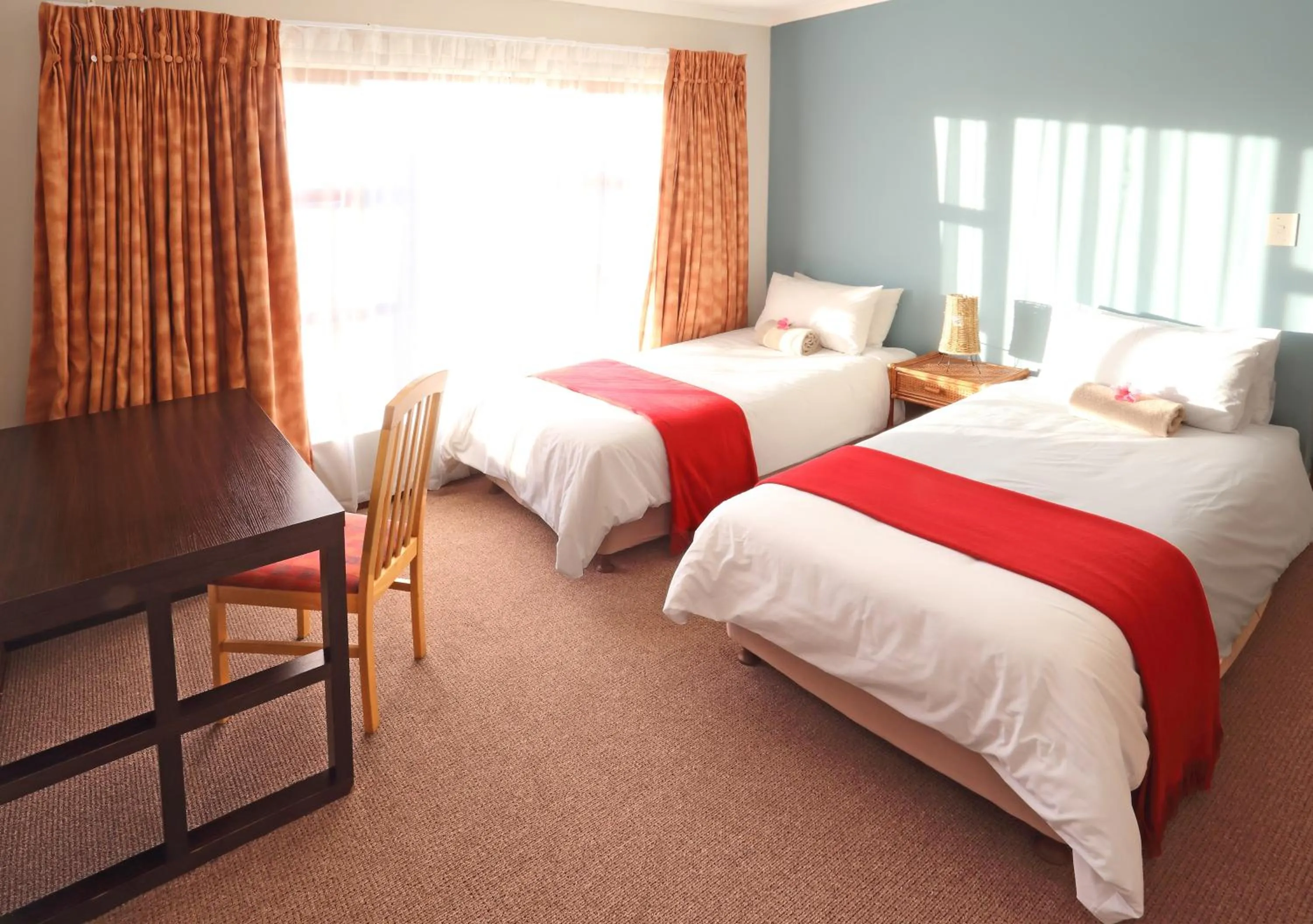 Photo of the whole room, Bed in Eagles Nest