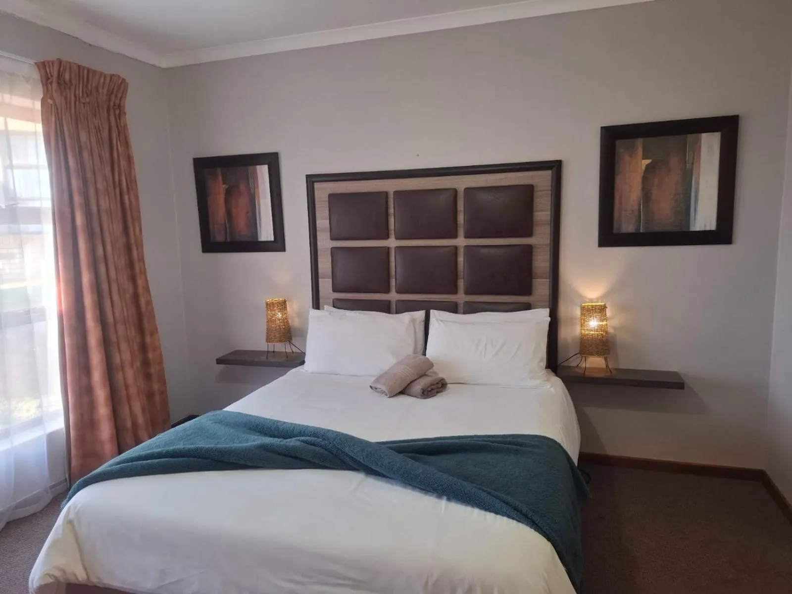 Garden view, Bed in Eagles Nest