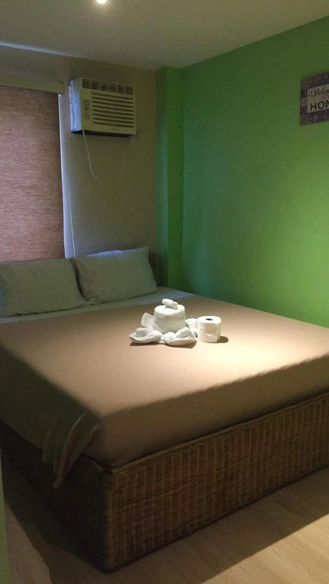 Bed in Amadeus and Isabel Inn