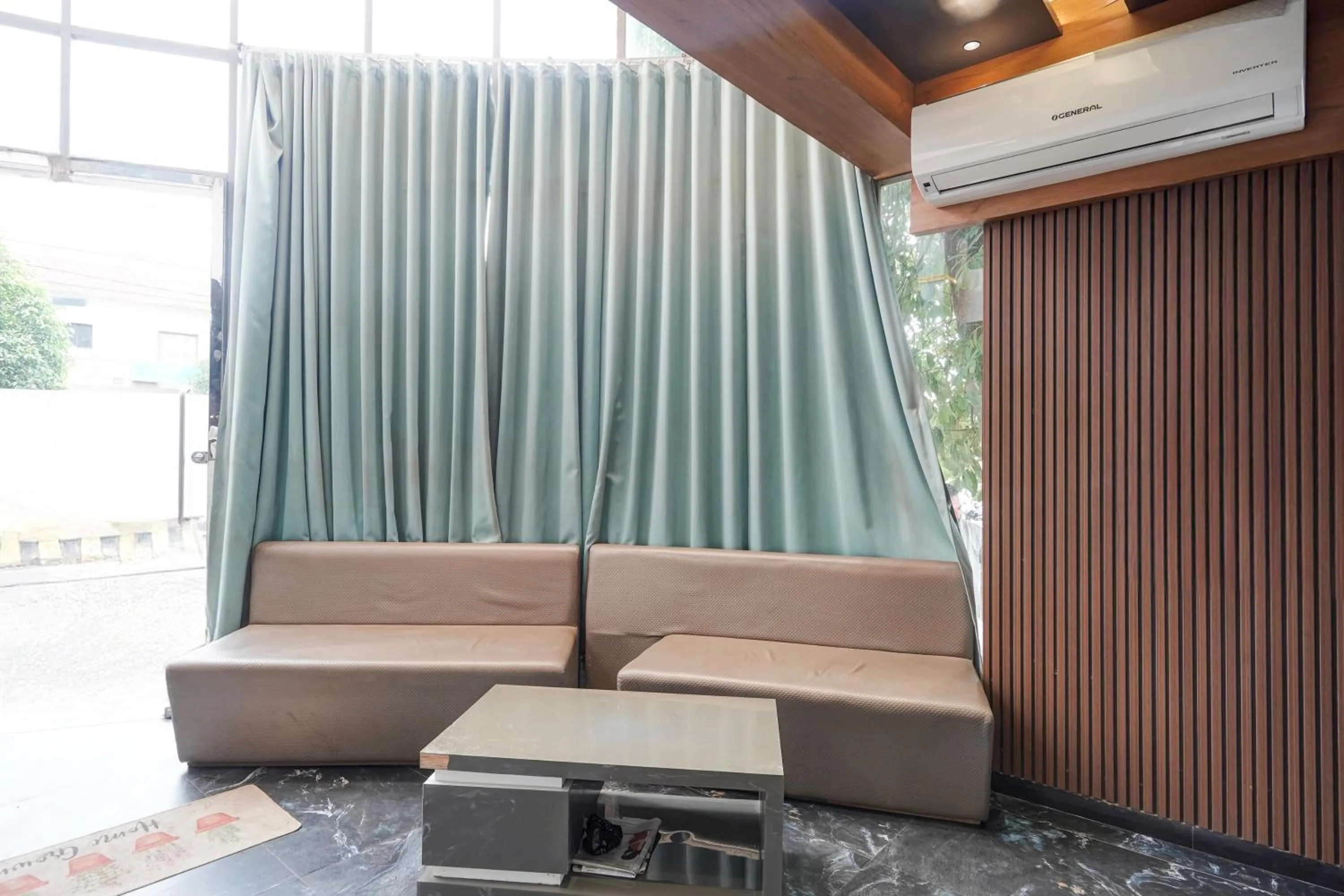 Facade/entrance in Hotel O The Faam