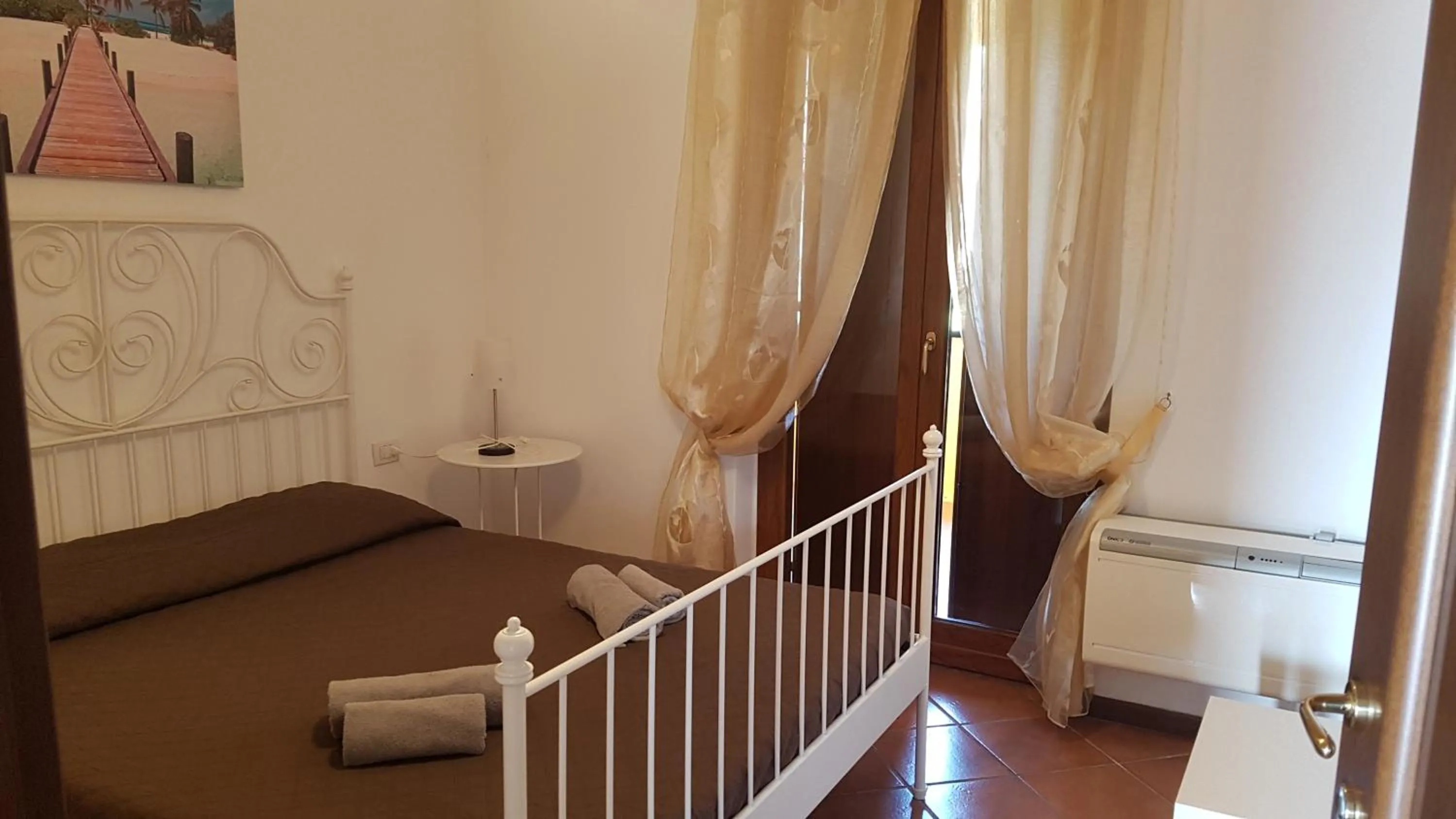 Bedroom, Bed in La Perla