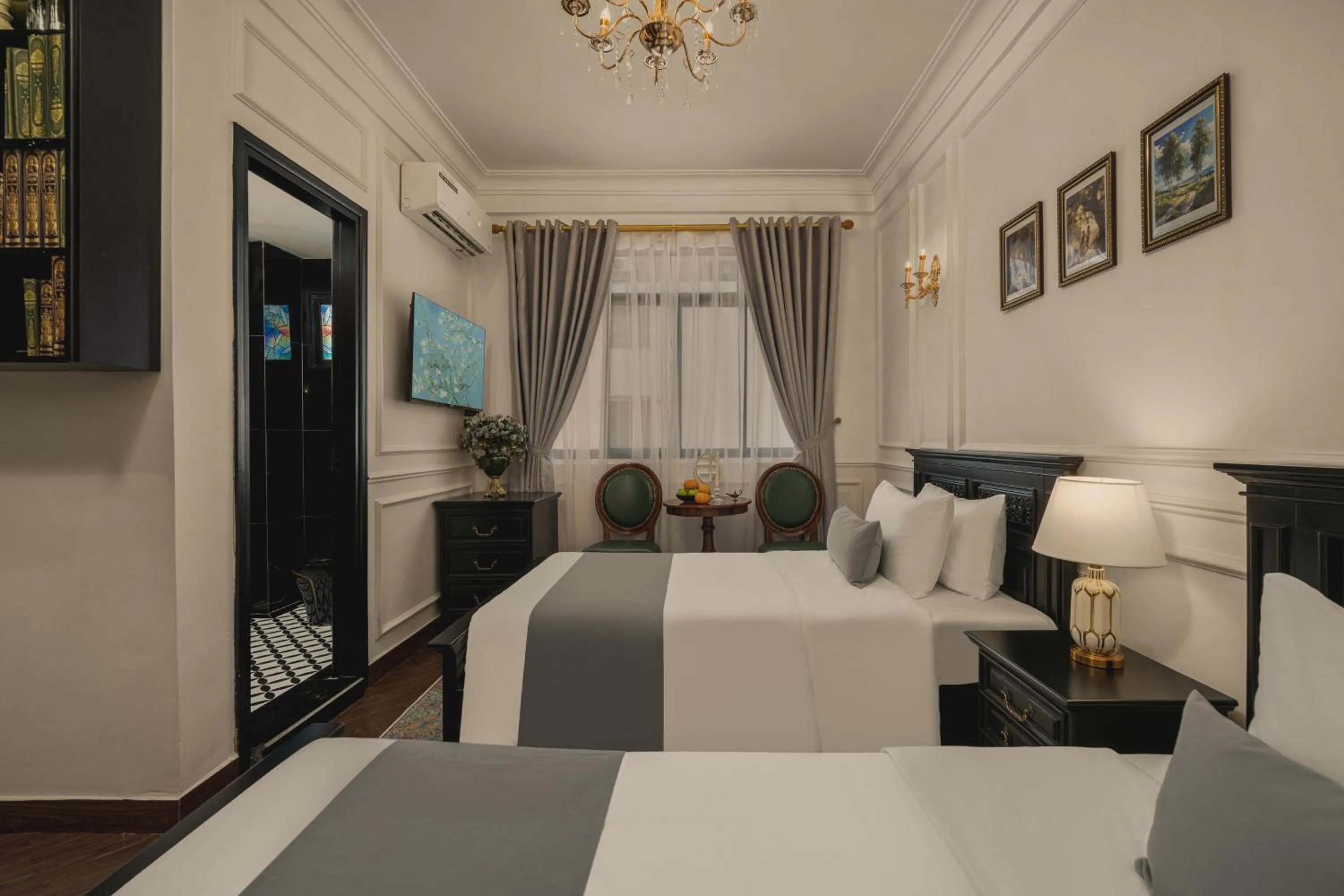 Photo of the whole room in Vina Vintage Hotel