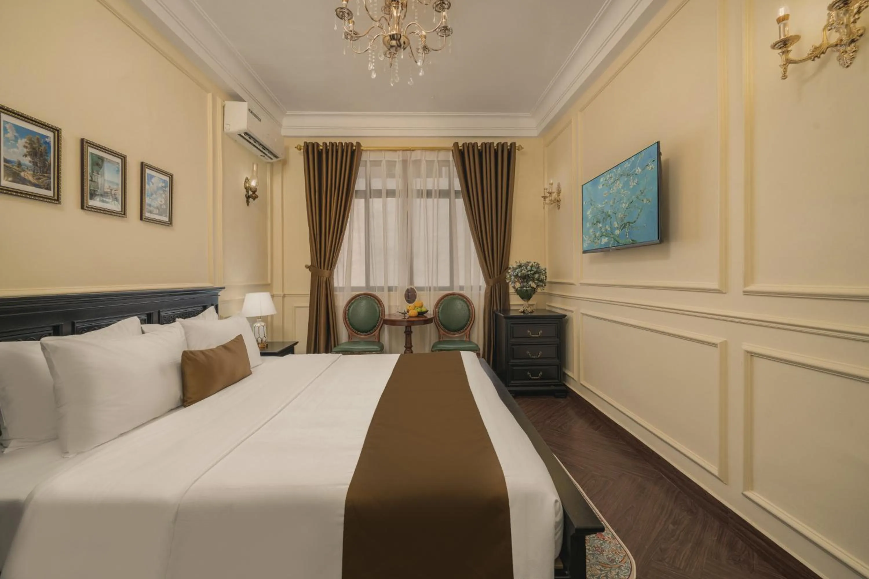 Bed in Vina Vintage Hotel