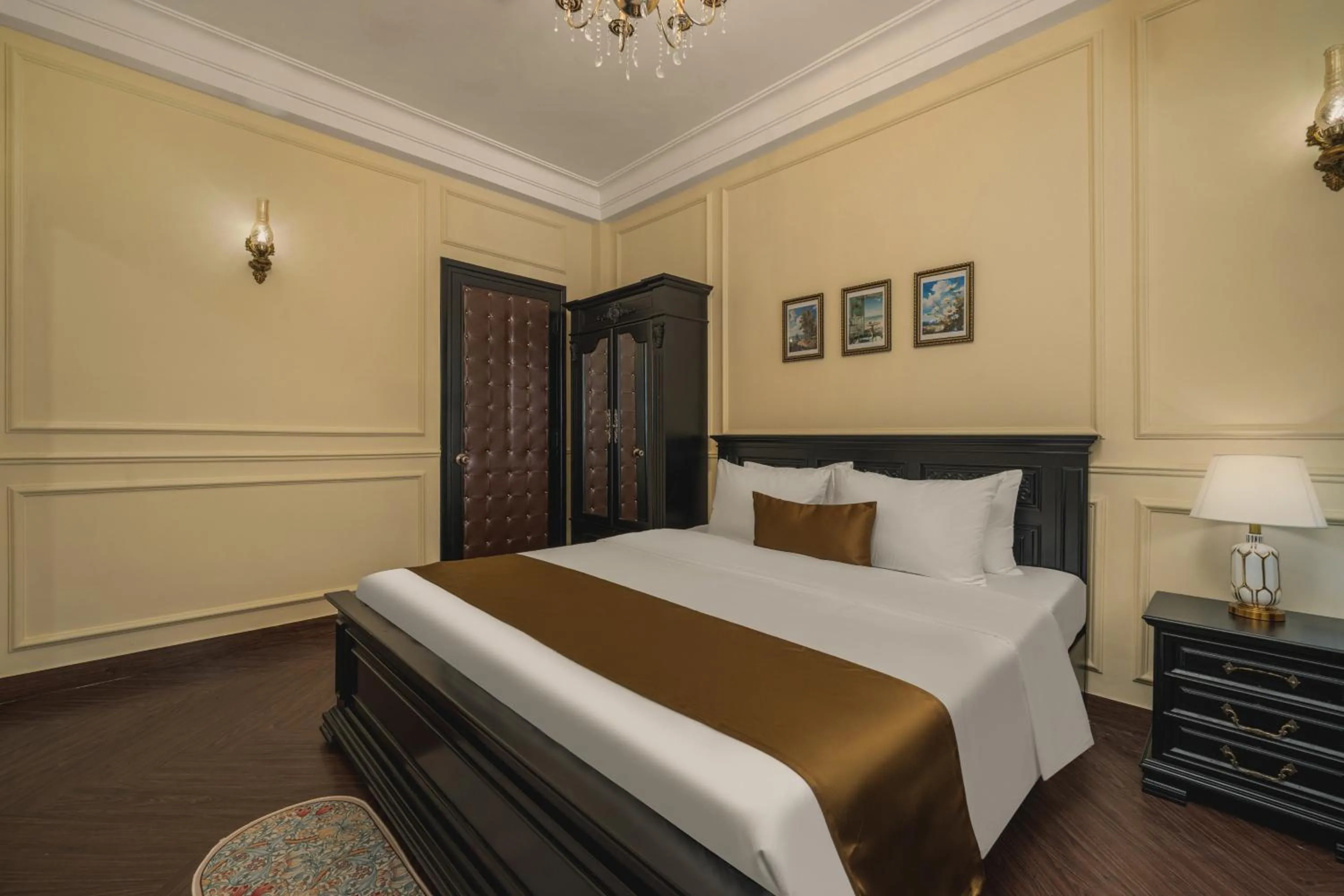 Bed in Vina Vintage Hotel
