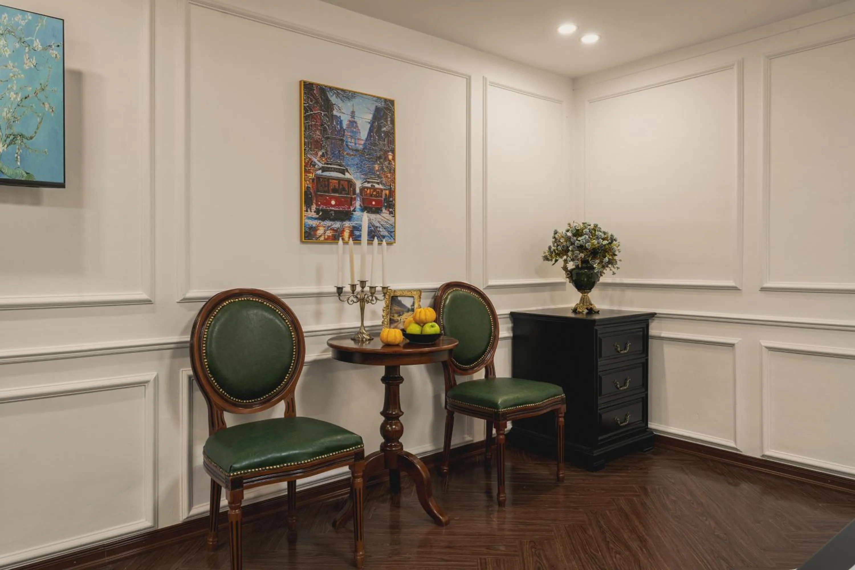 Seating area in Vina Vintage Hotel